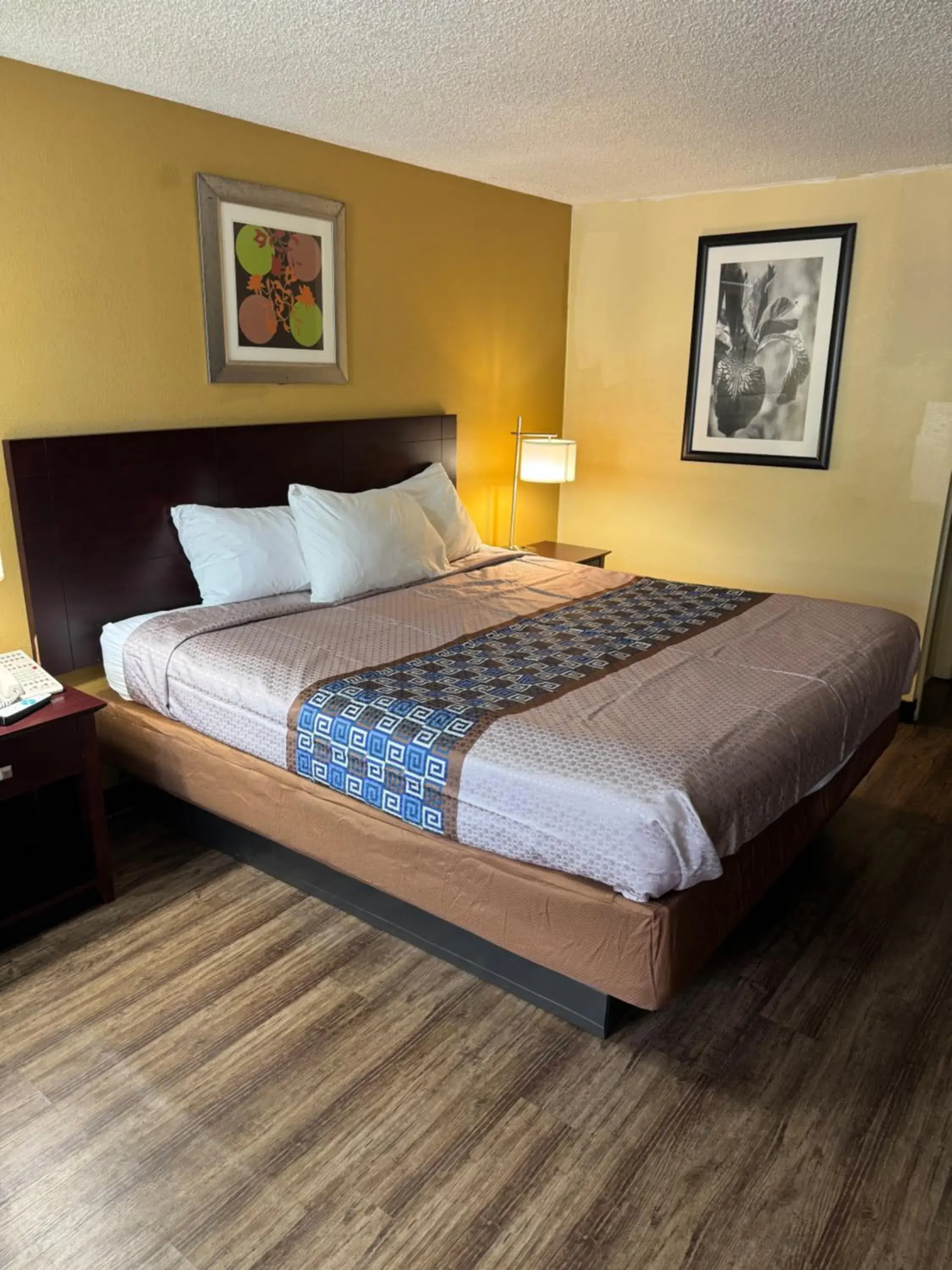 Bed in Somatel Goodlettsville Bed in Somatel Goodlettsville