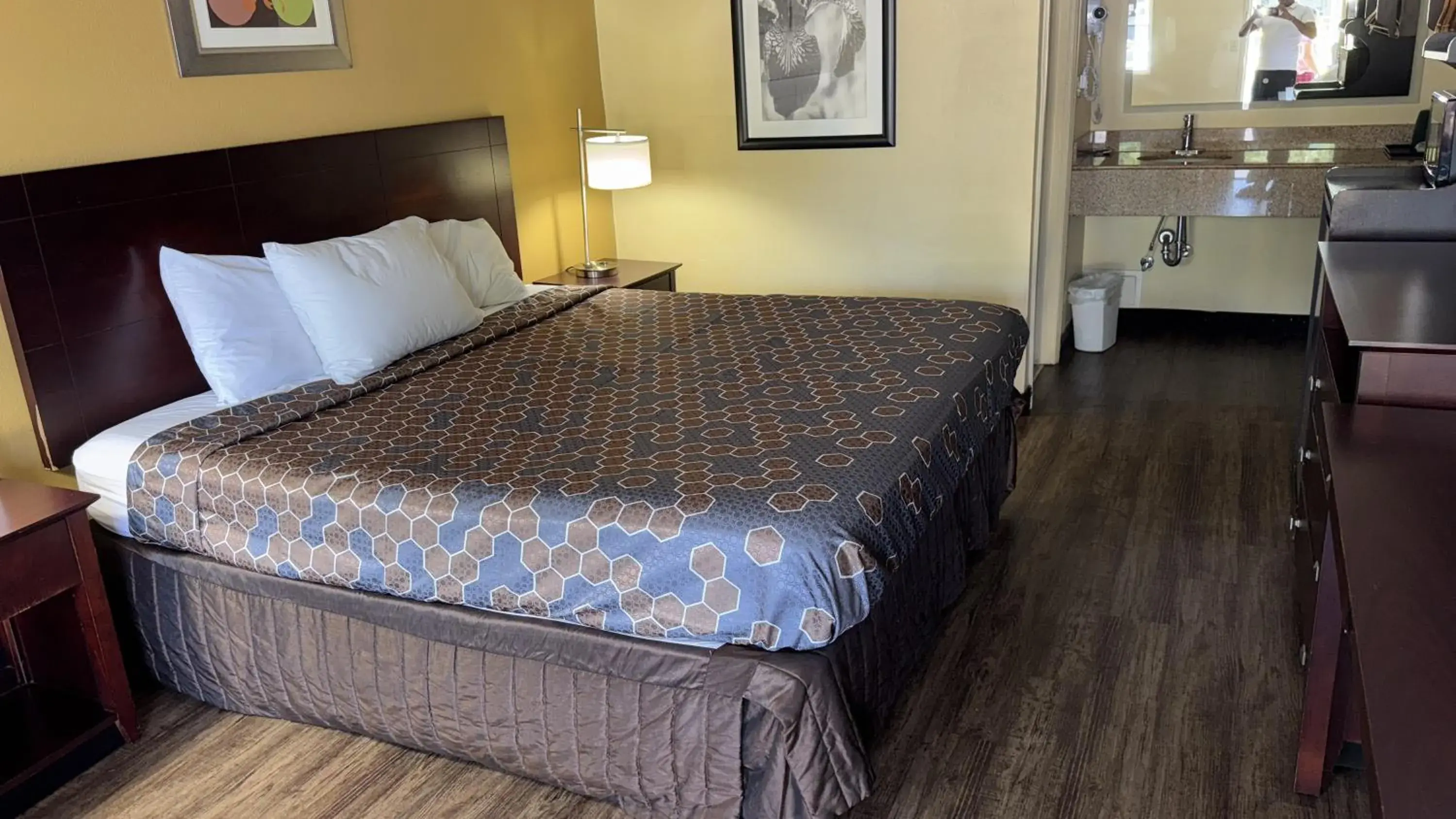 Bedroom, Bed in Somatel Goodlettsville Bedroom, Bed in Somatel Goodlettsville