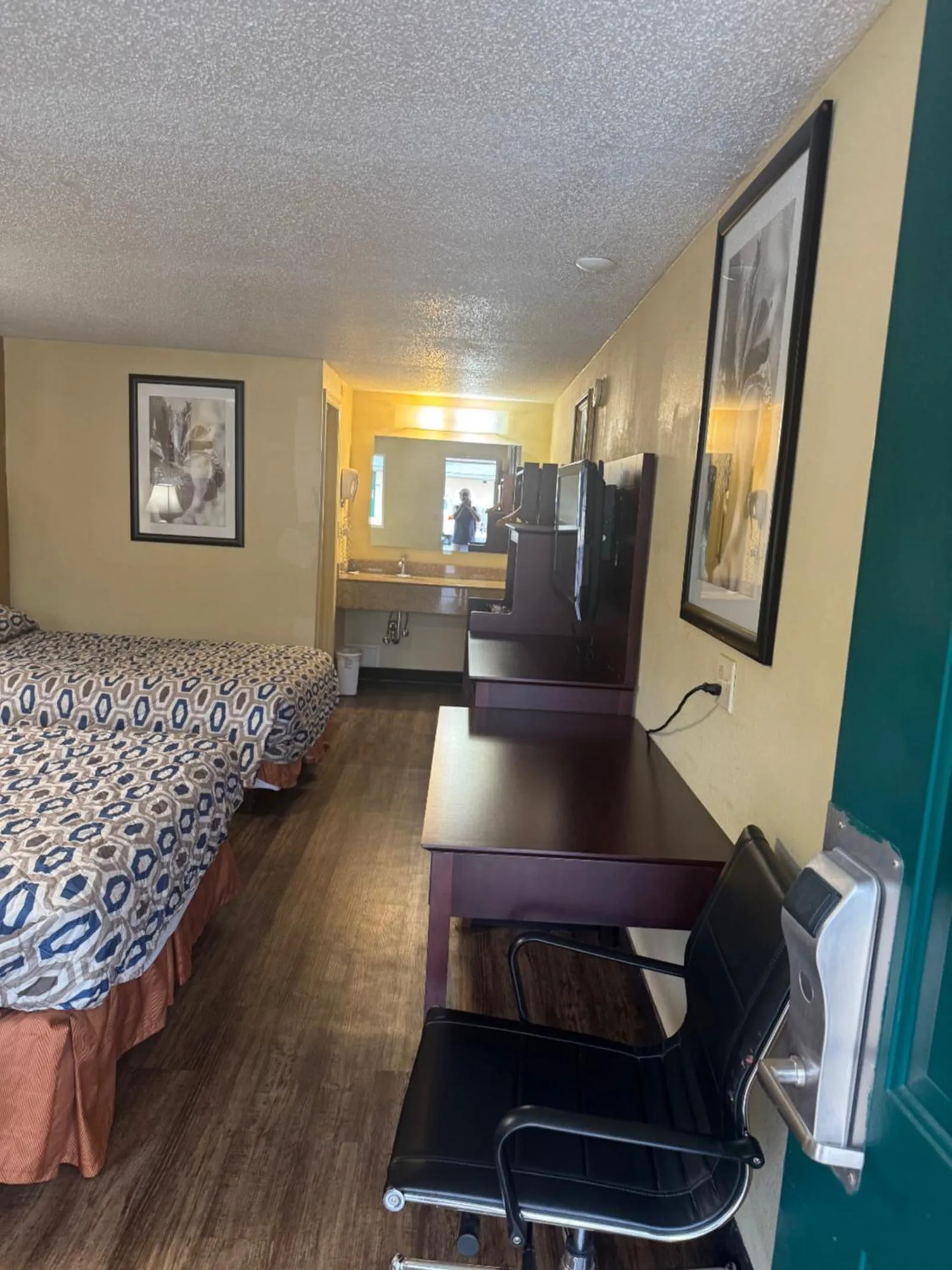 Bed in Somatel Goodlettsville