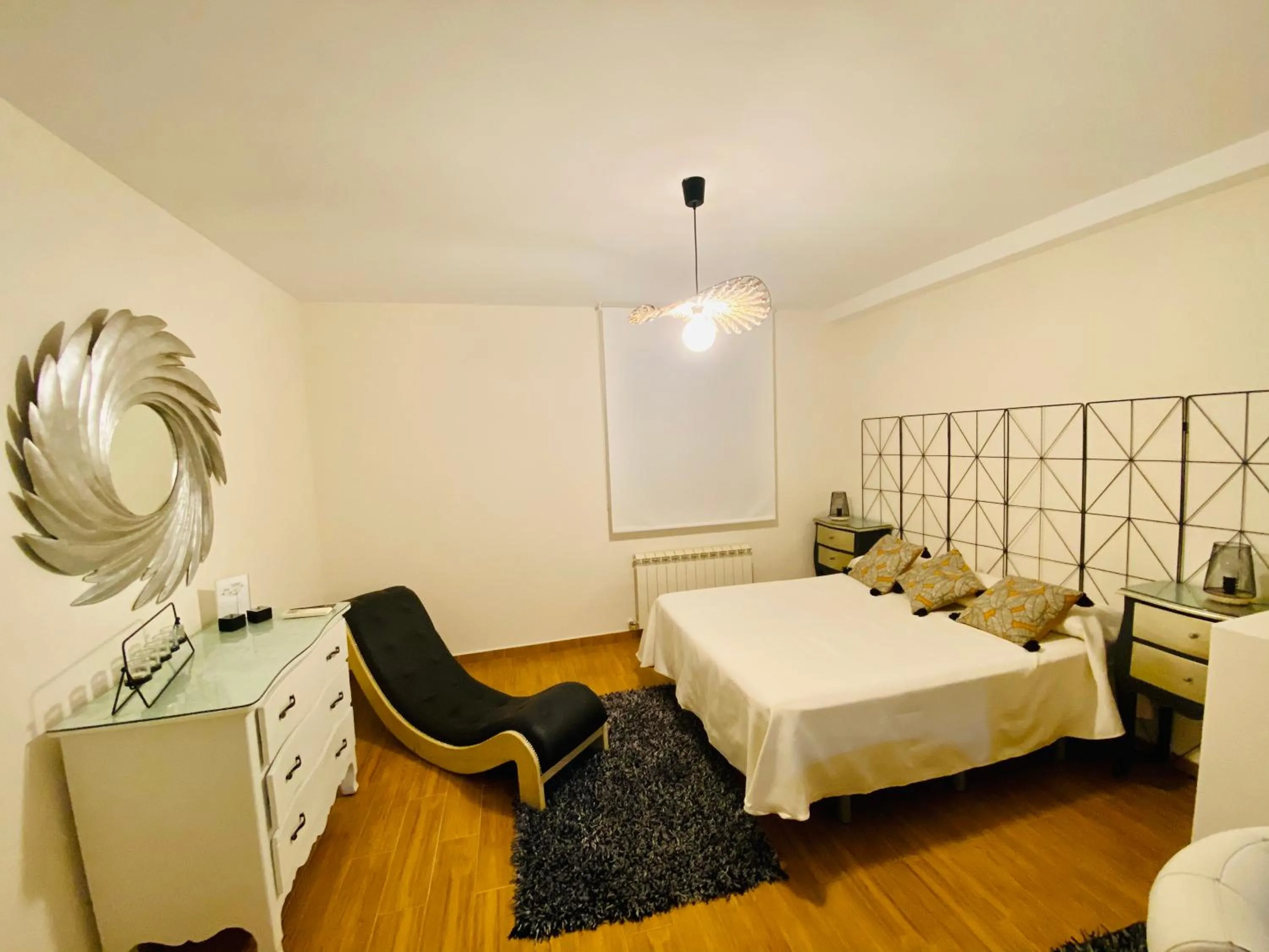 Hot Tub, Bed in Chinchon Spa