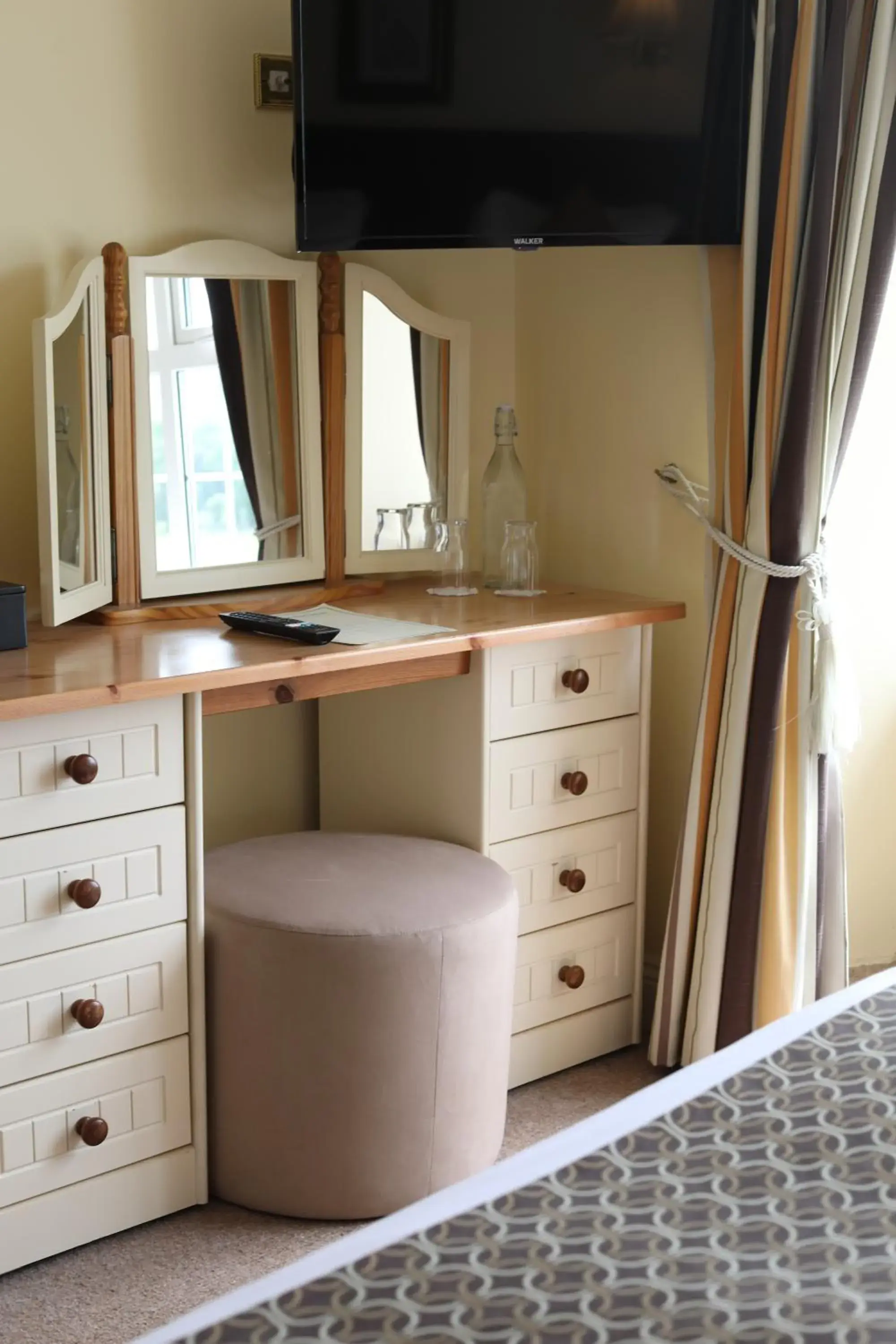 Classic Twin Room in Killeen House Hotel Classic Twin Room in Killeen House Hotel