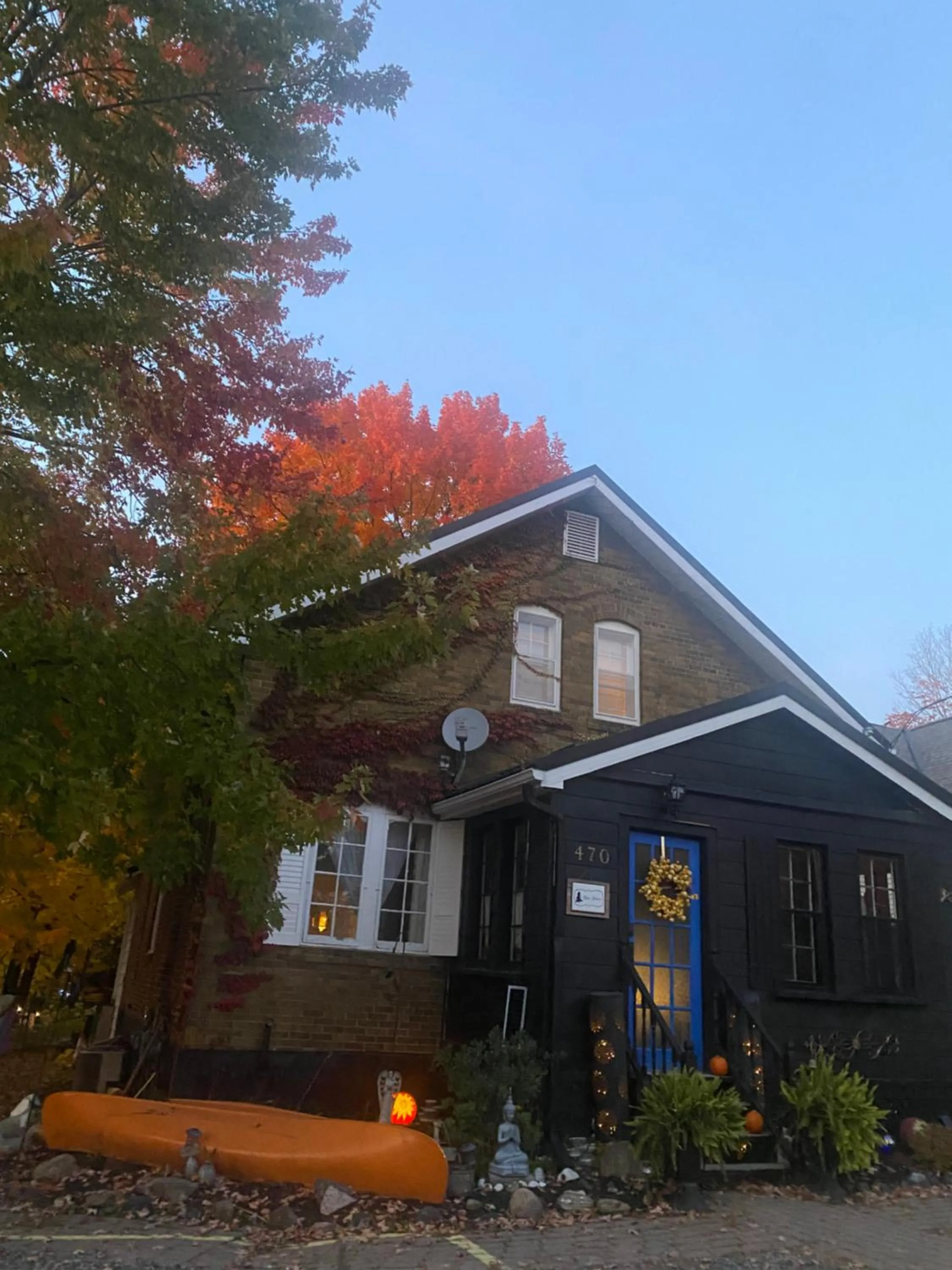 Property building in Blue Spruce Bed and Breakfast Muskoka