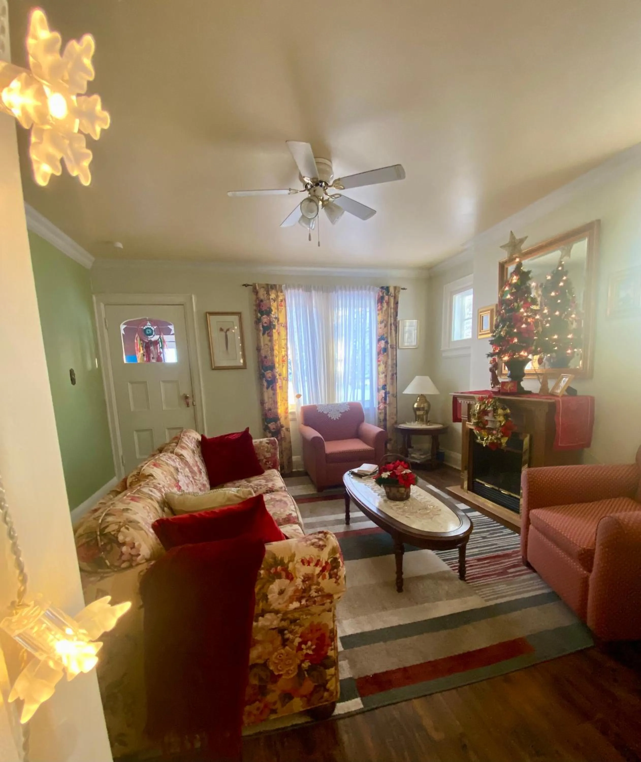 Living room in Blue Spruce Bed and Breakfast Muskoka