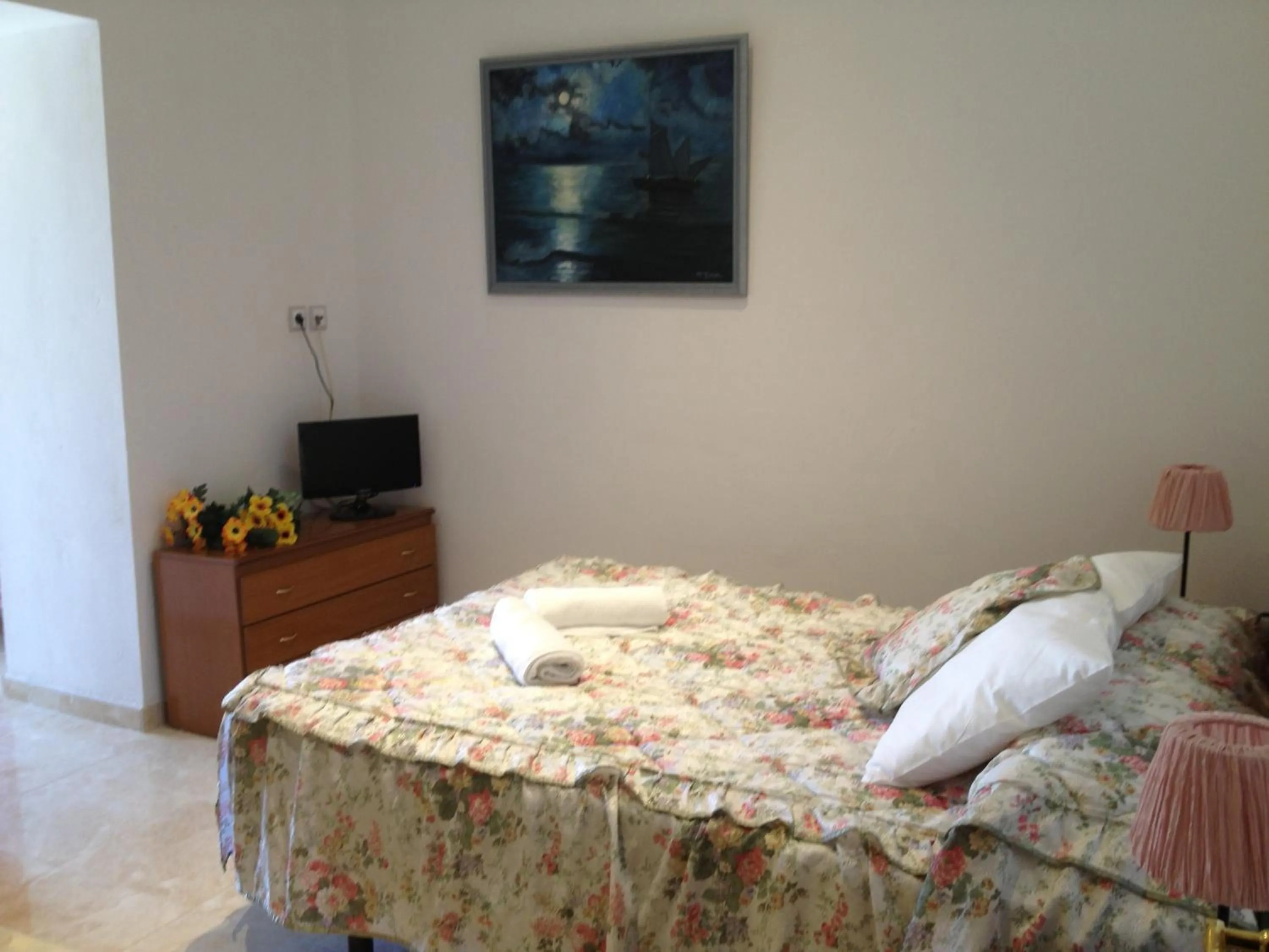 Photo of the whole room, Bed in Hotel Comodoro