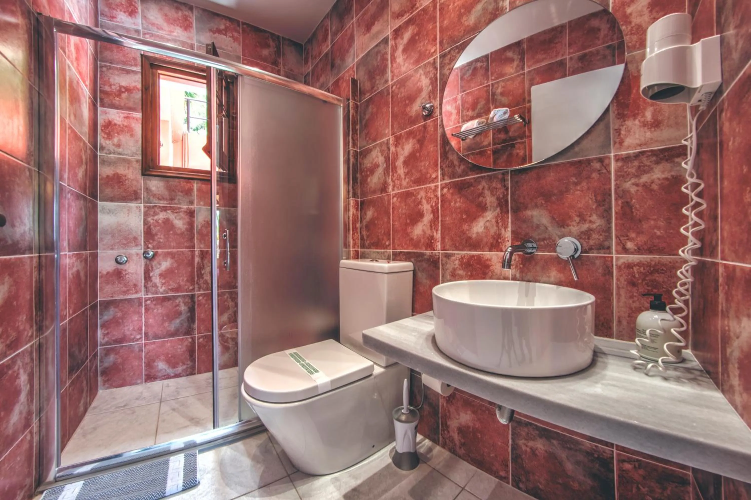 Shower in The Palm Garden - Idyllic Pool Apartments in a Green Oasis