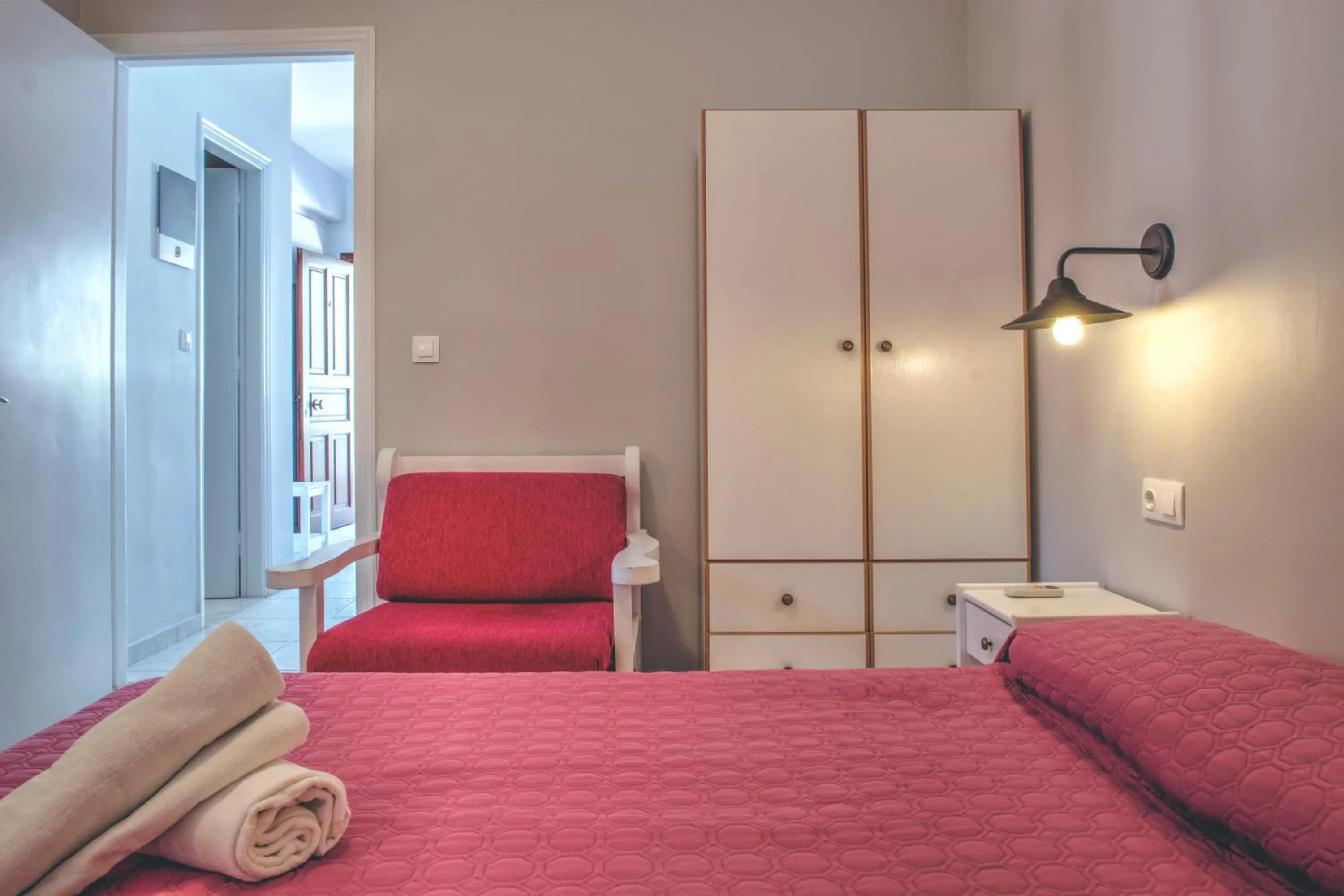 Bed in The Palm Garden - Idyllic Pool Apartments in a Green Oasis