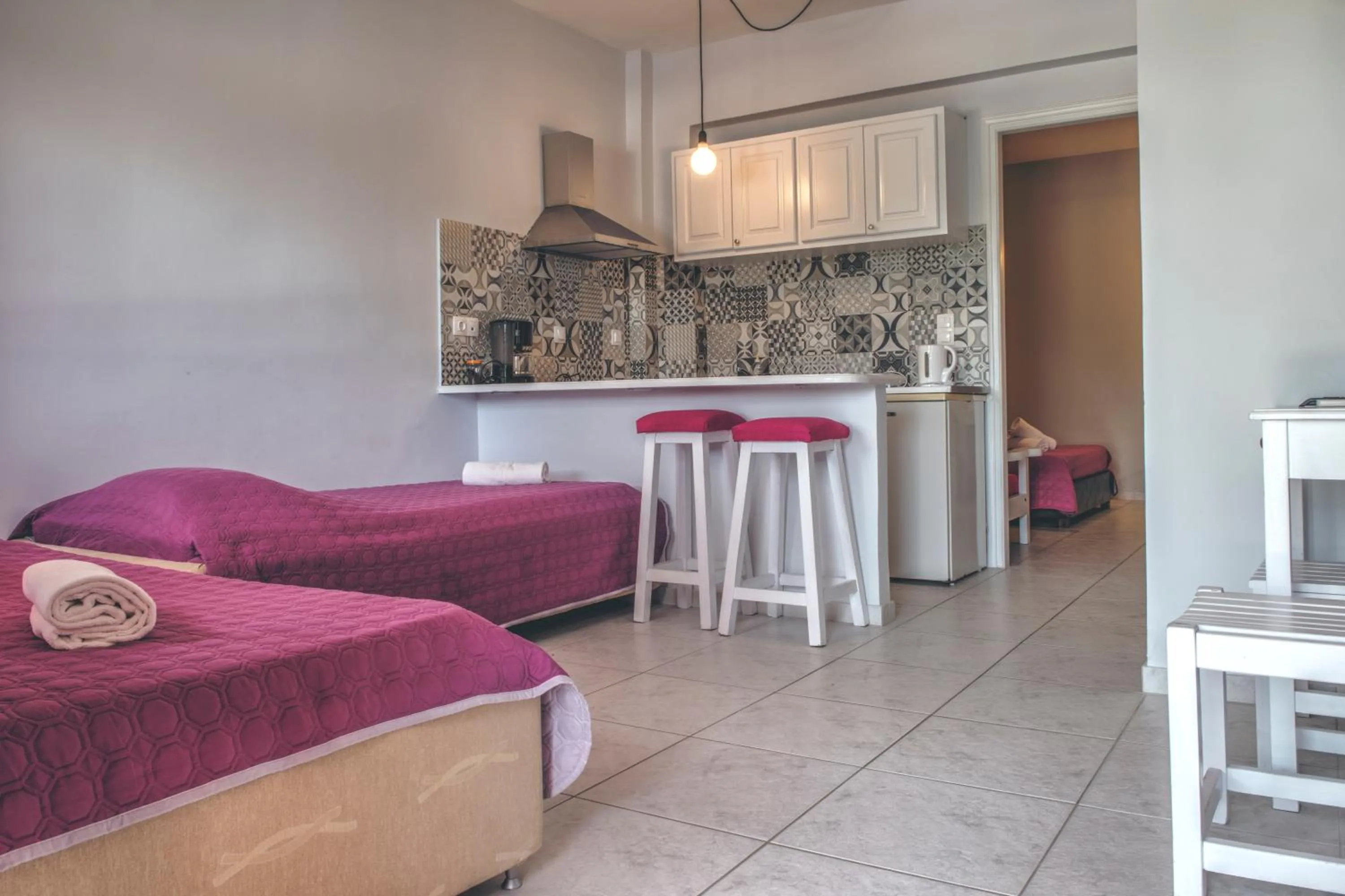 Kitchen or kitchenette in The Palm Garden - Idyllic Pool Apartments in a Green Oasis