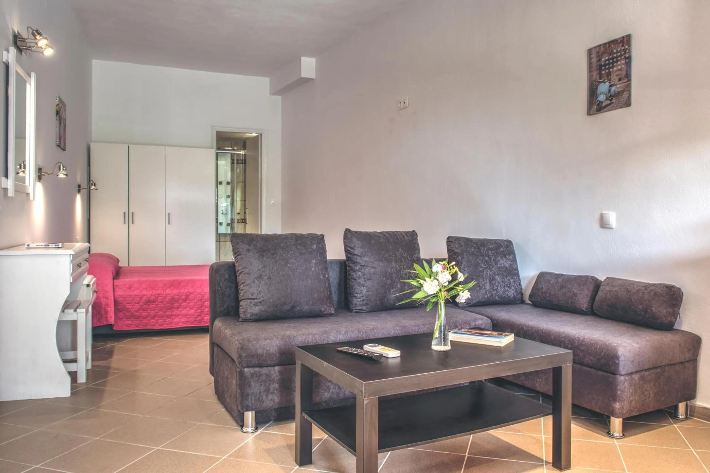 Living room in The Palm Garden - Idyllic Pool Apartments in a Green Oasis