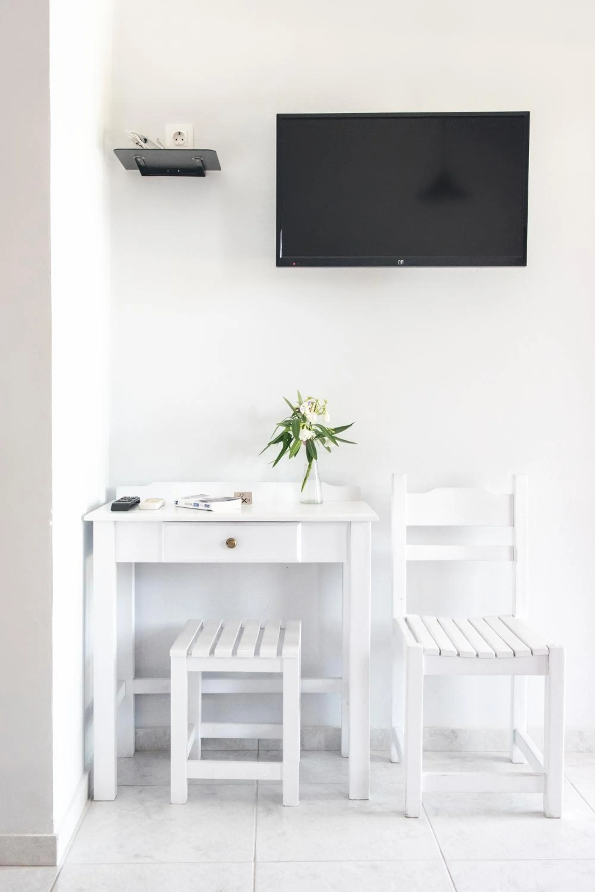 TV and multimedia in The Palm Garden - Idyllic Pool Apartments in a Green Oasis