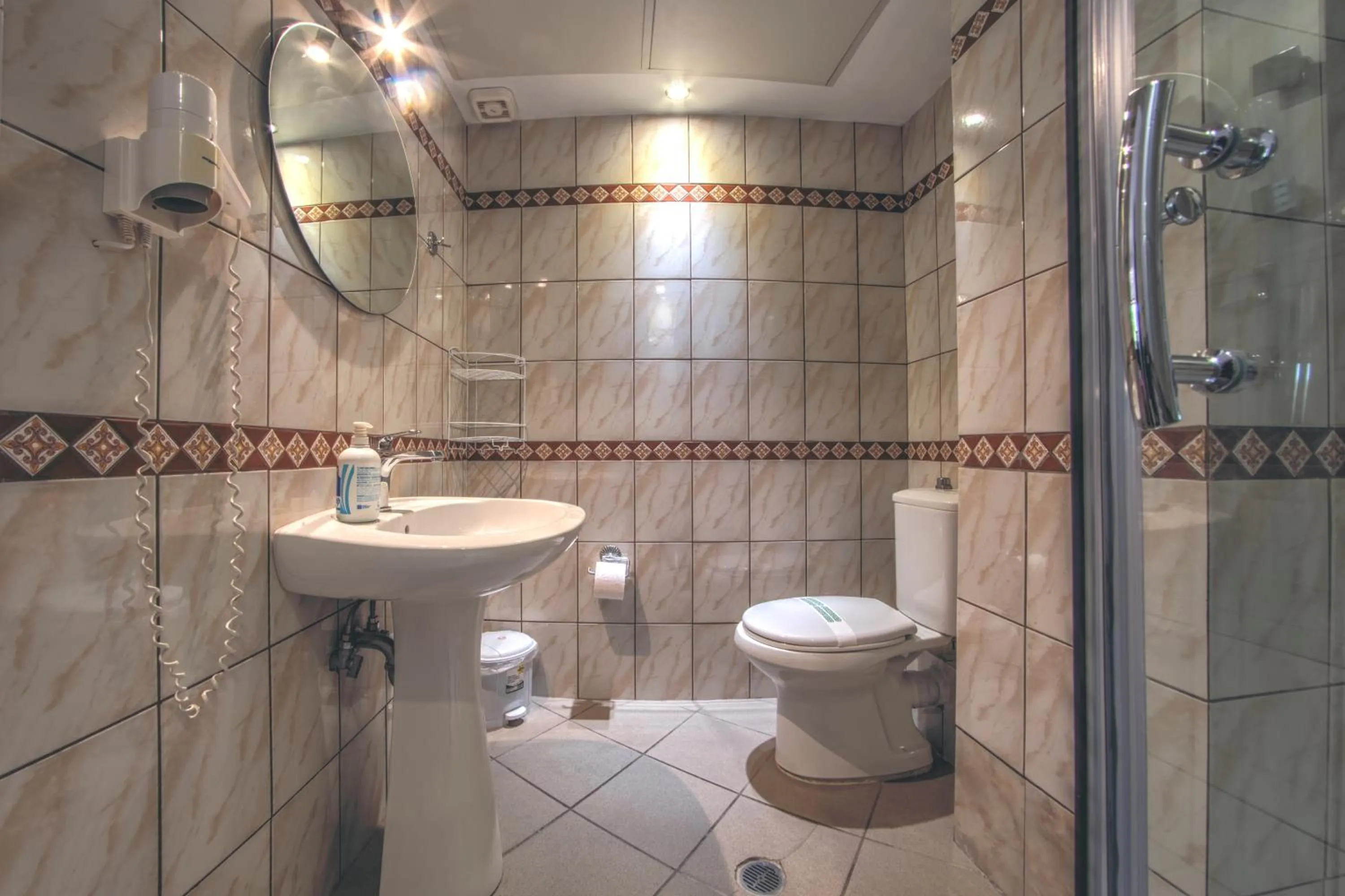 Shower in The Palm Garden - Idyllic Pool Apartments in a Green Oasis