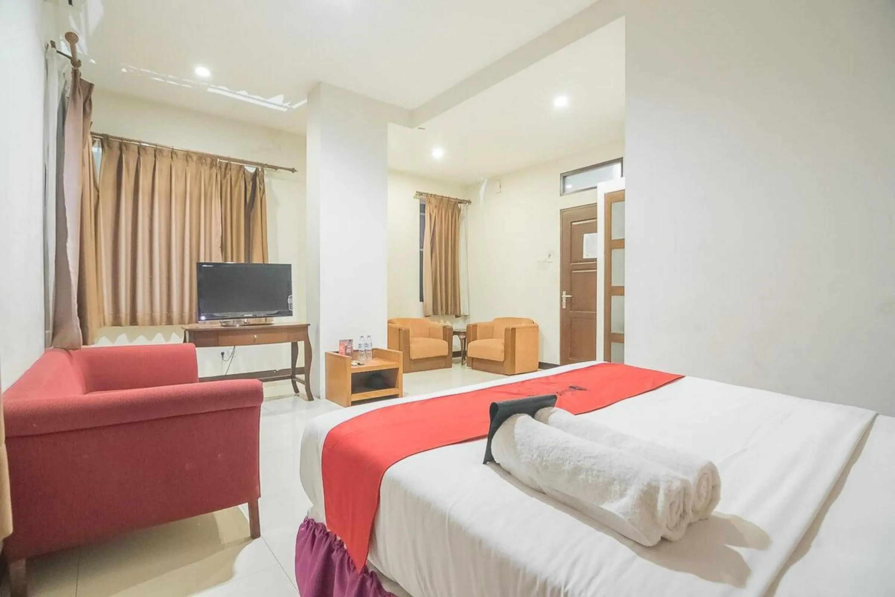 Bedroom, Bed in RedDoorz Near Trans Studio Mall 3 Bedroom, Bed in RedDoorz Near Trans Studio Mall 3