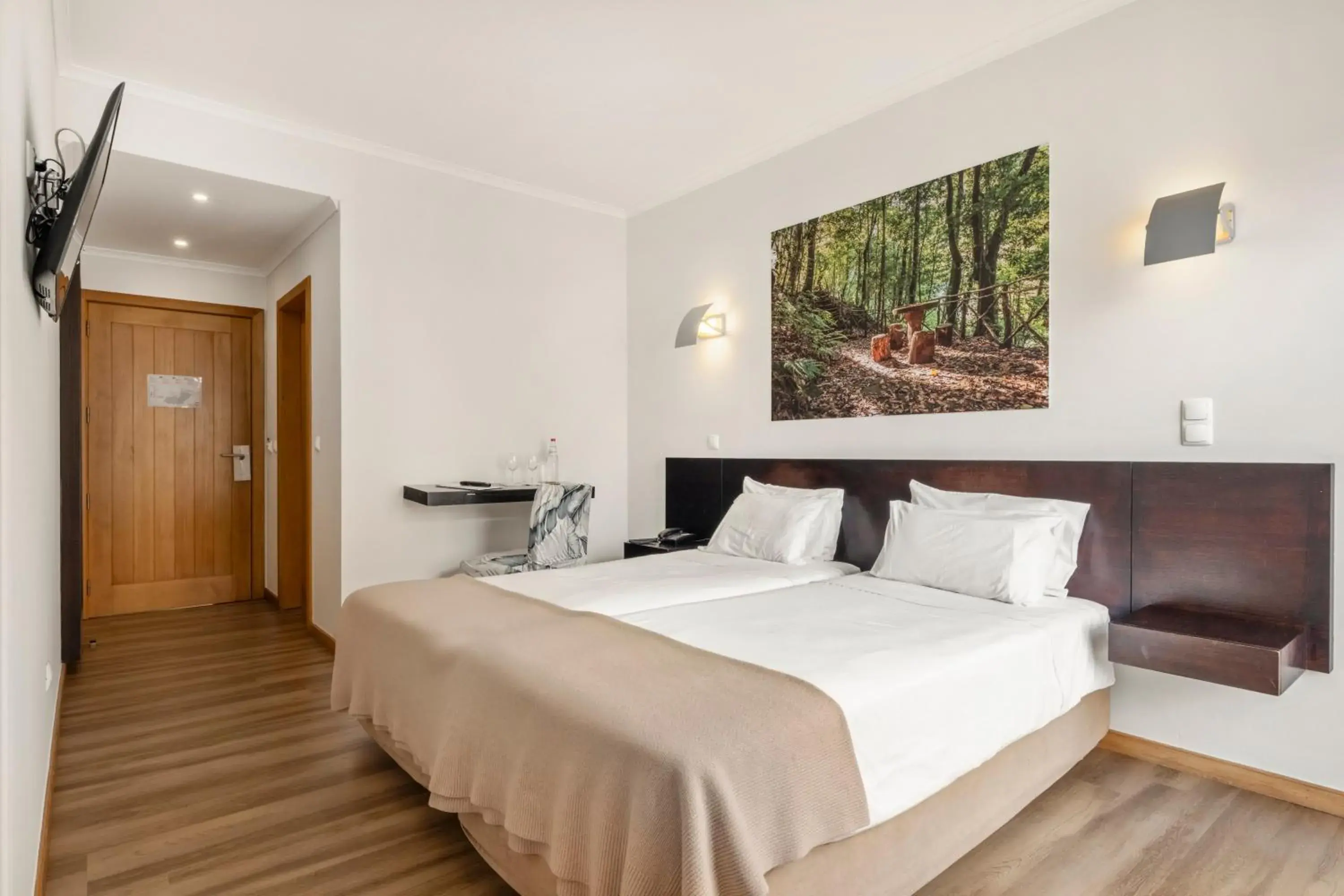 Bedroom, Bed in White Waters Hotel Bedroom, Bed in White Waters Hotel