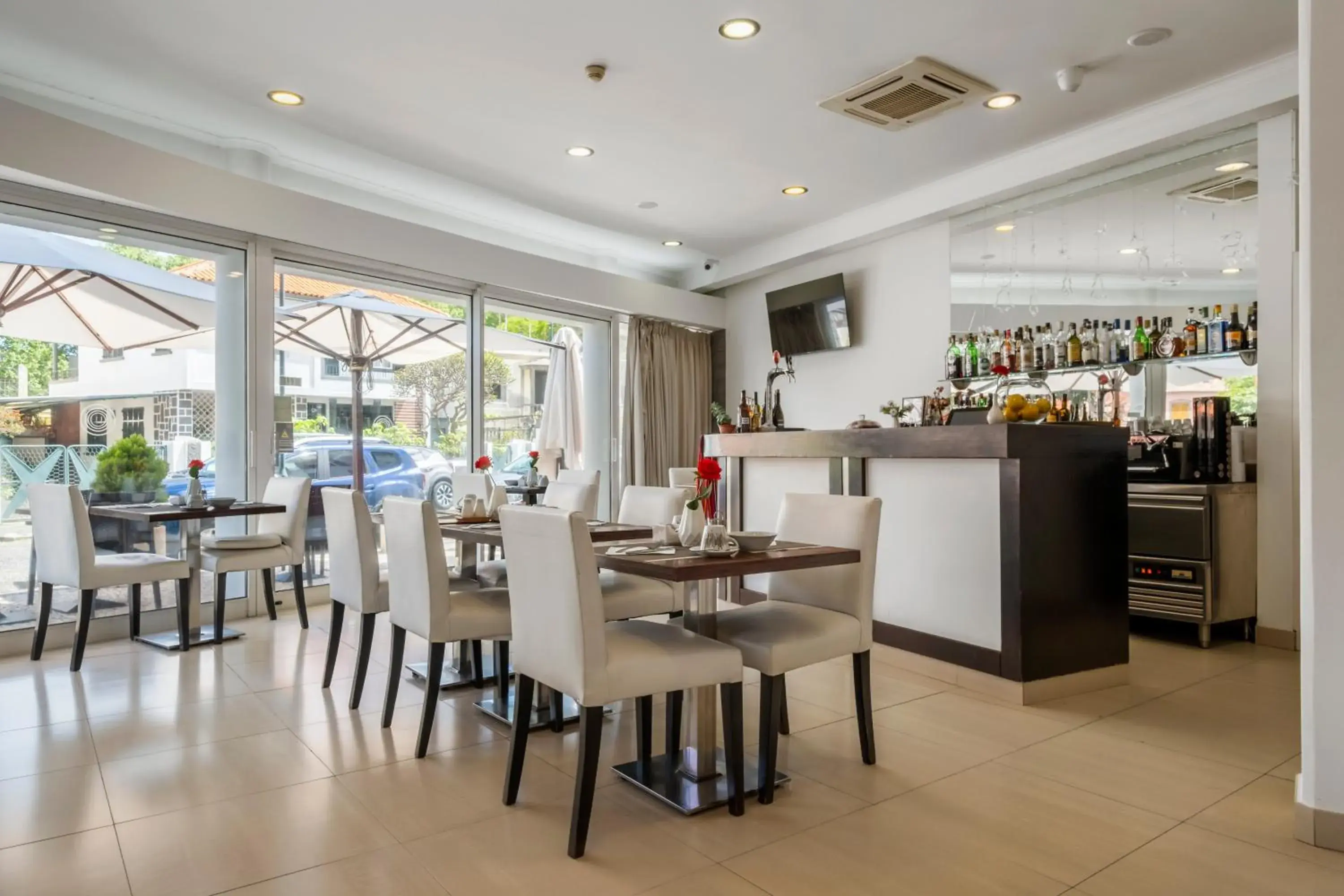 Restaurant/places to eat in White Waters Hotel Restaurant/places to eat in White Waters Hotel