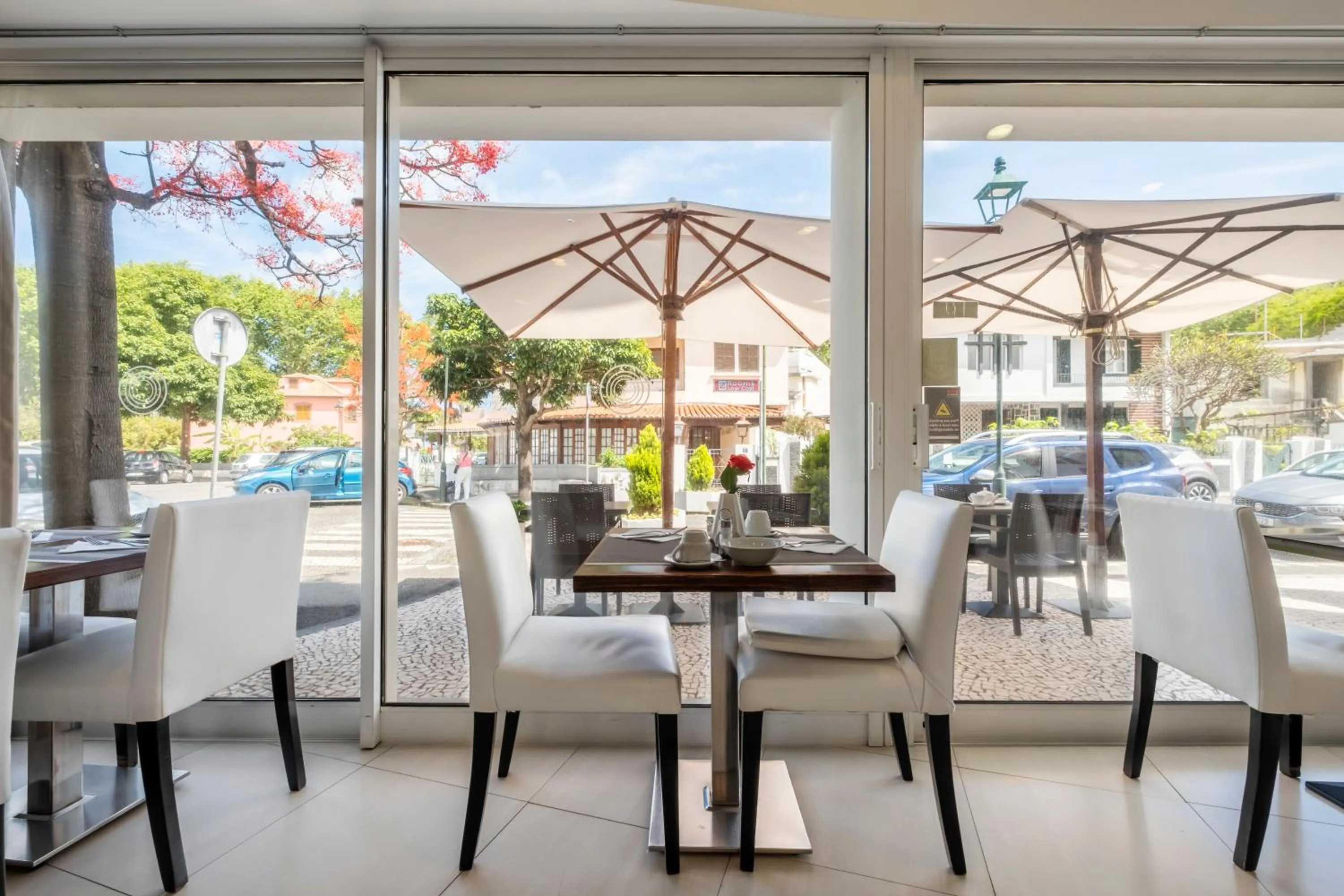 Restaurant/places to eat in White Waters Hotel