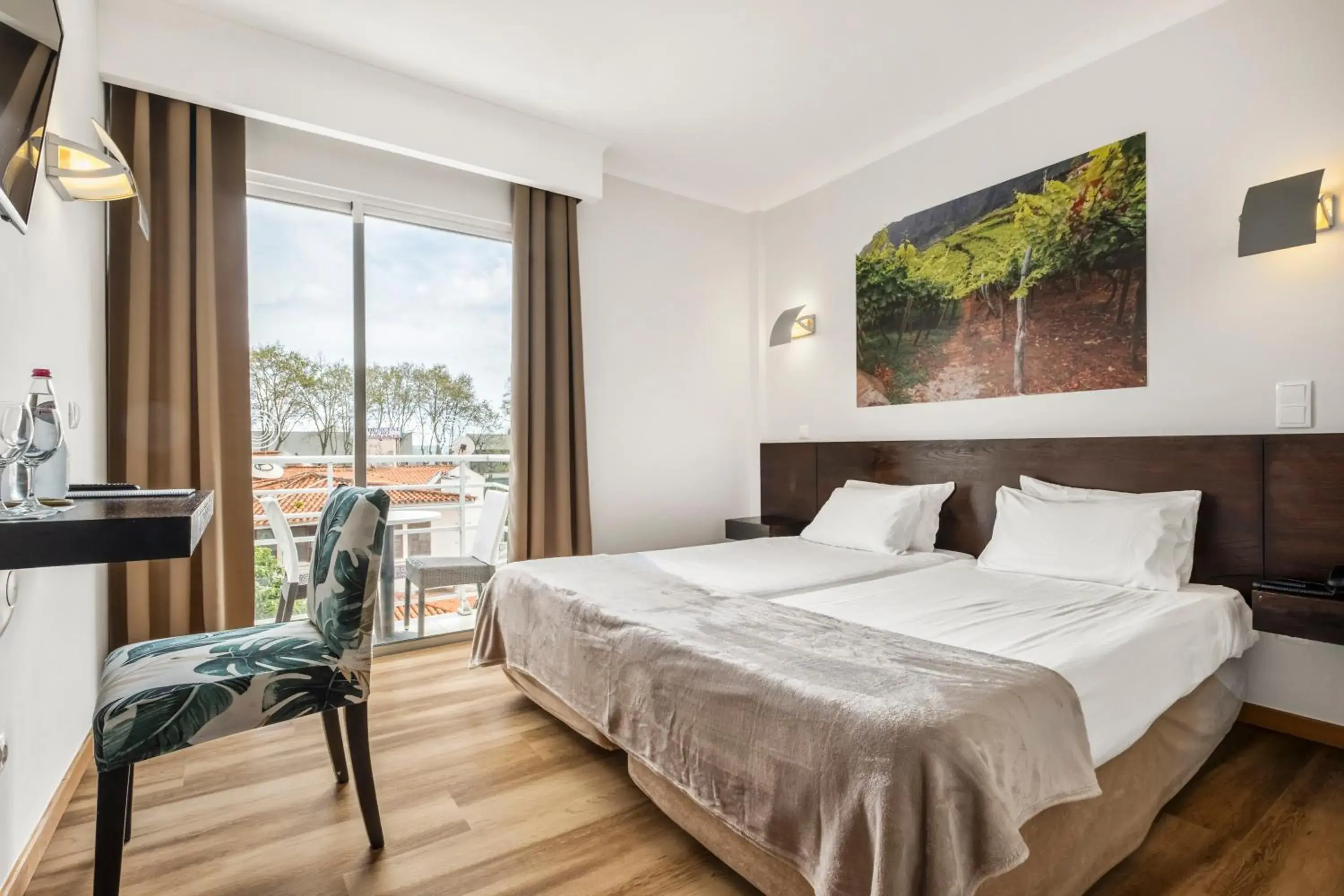 Bedroom, Bed in White Waters Hotel Bedroom, Bed in White Waters Hotel