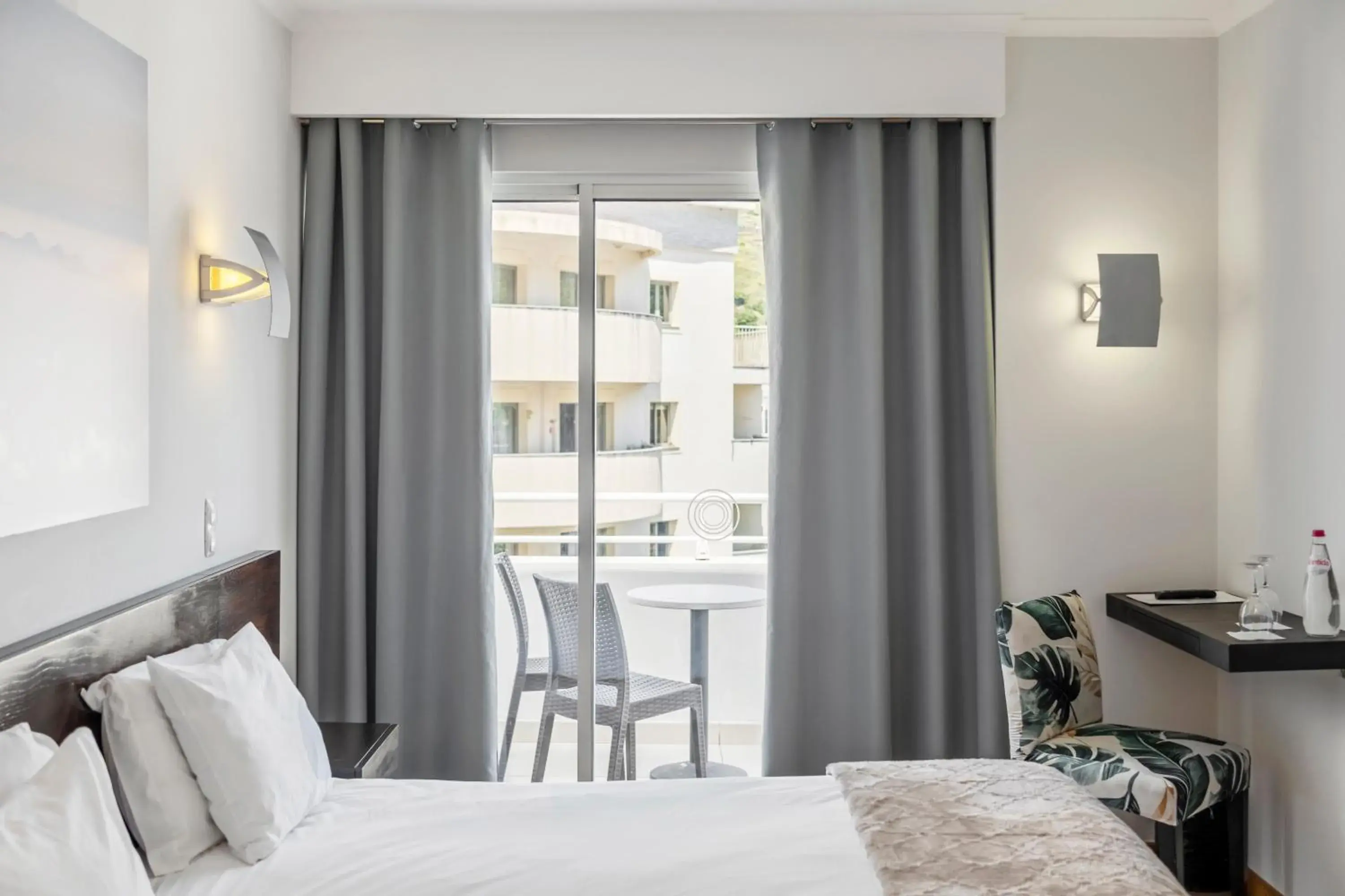 Balcony/Terrace, Bed in White Waters Hotel Balcony/Terrace, Bed in White Waters Hotel