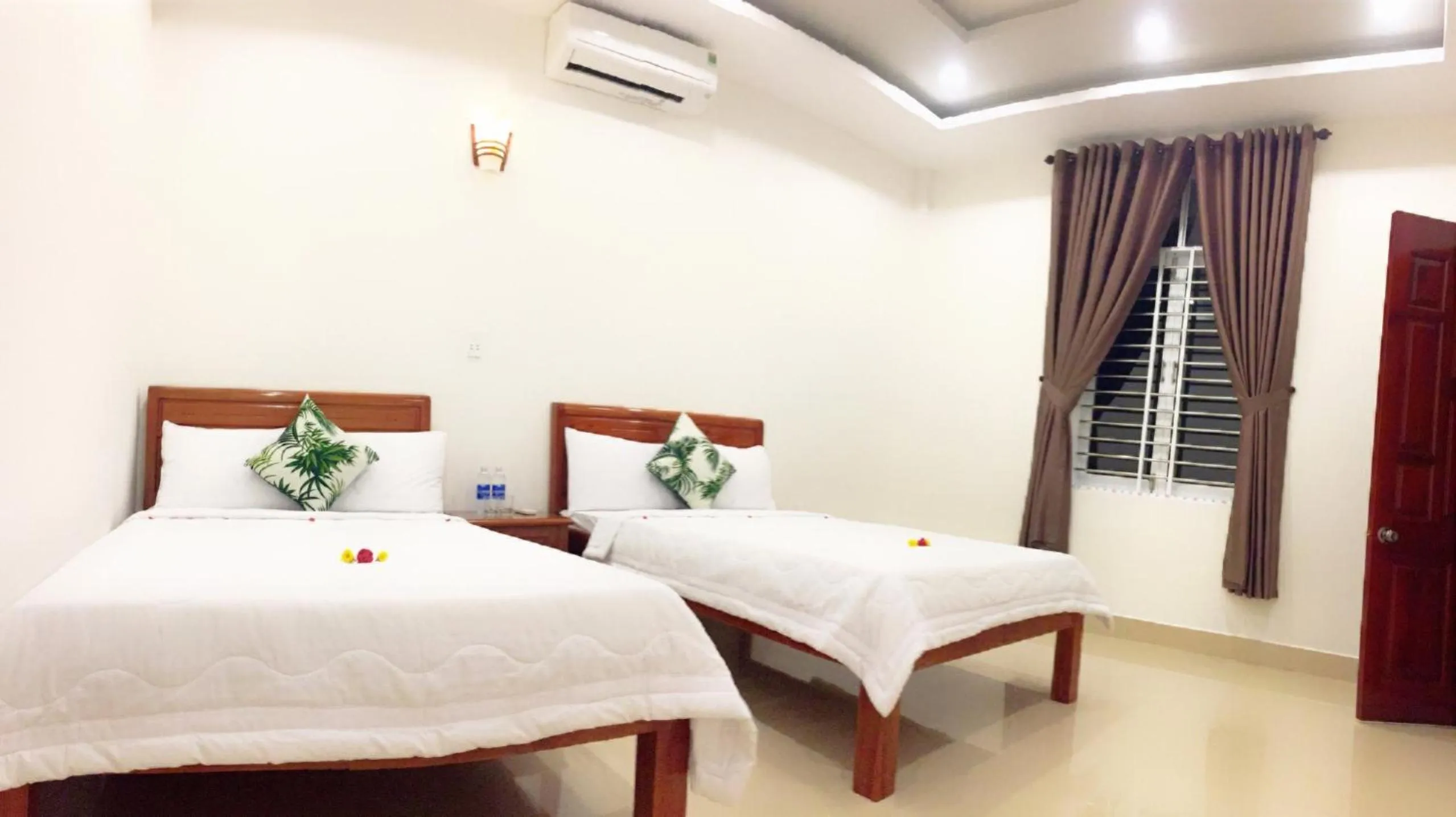 Bed in CANH DUONG MOTEL