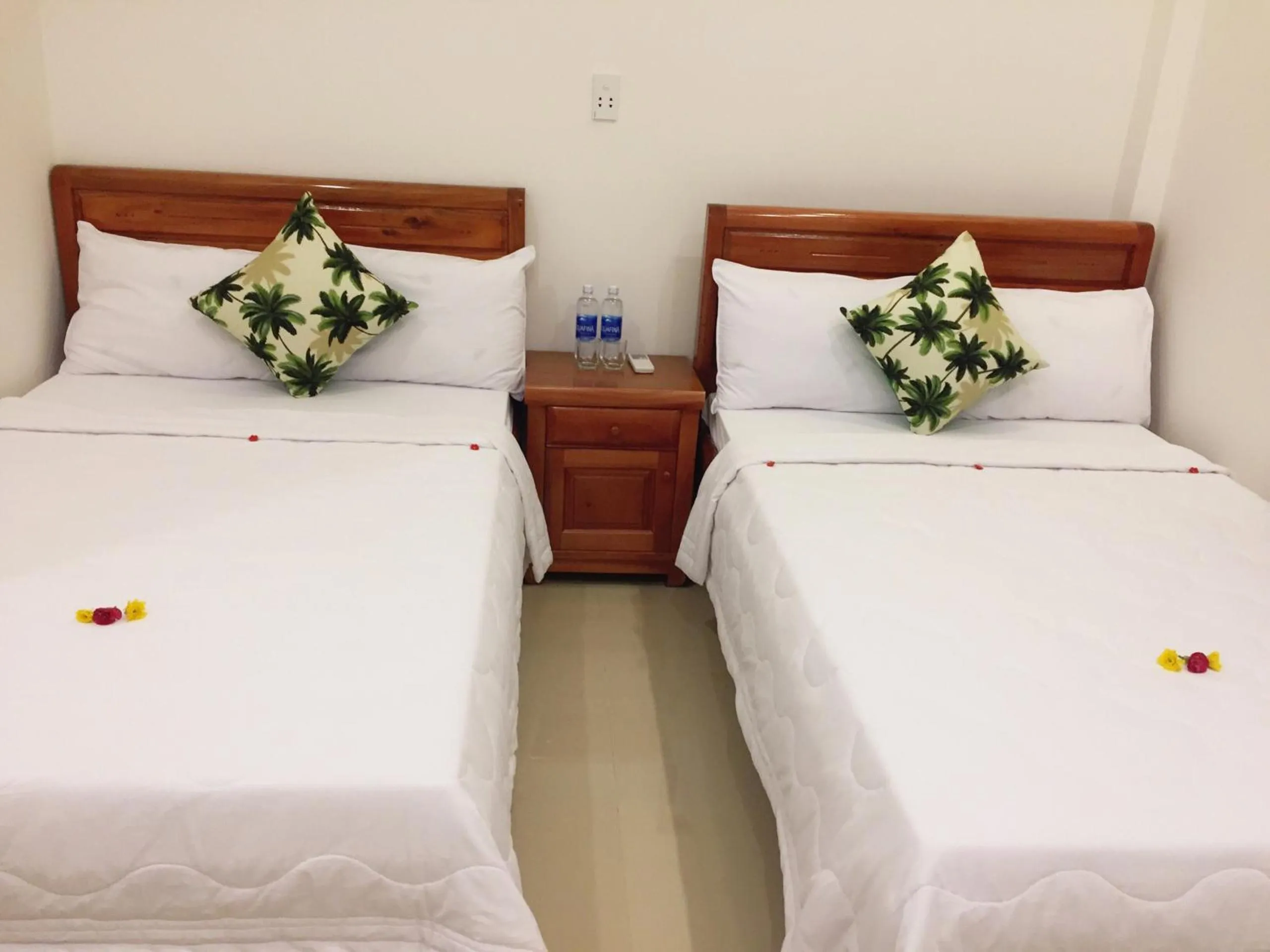 Bed in CANH DUONG MOTEL