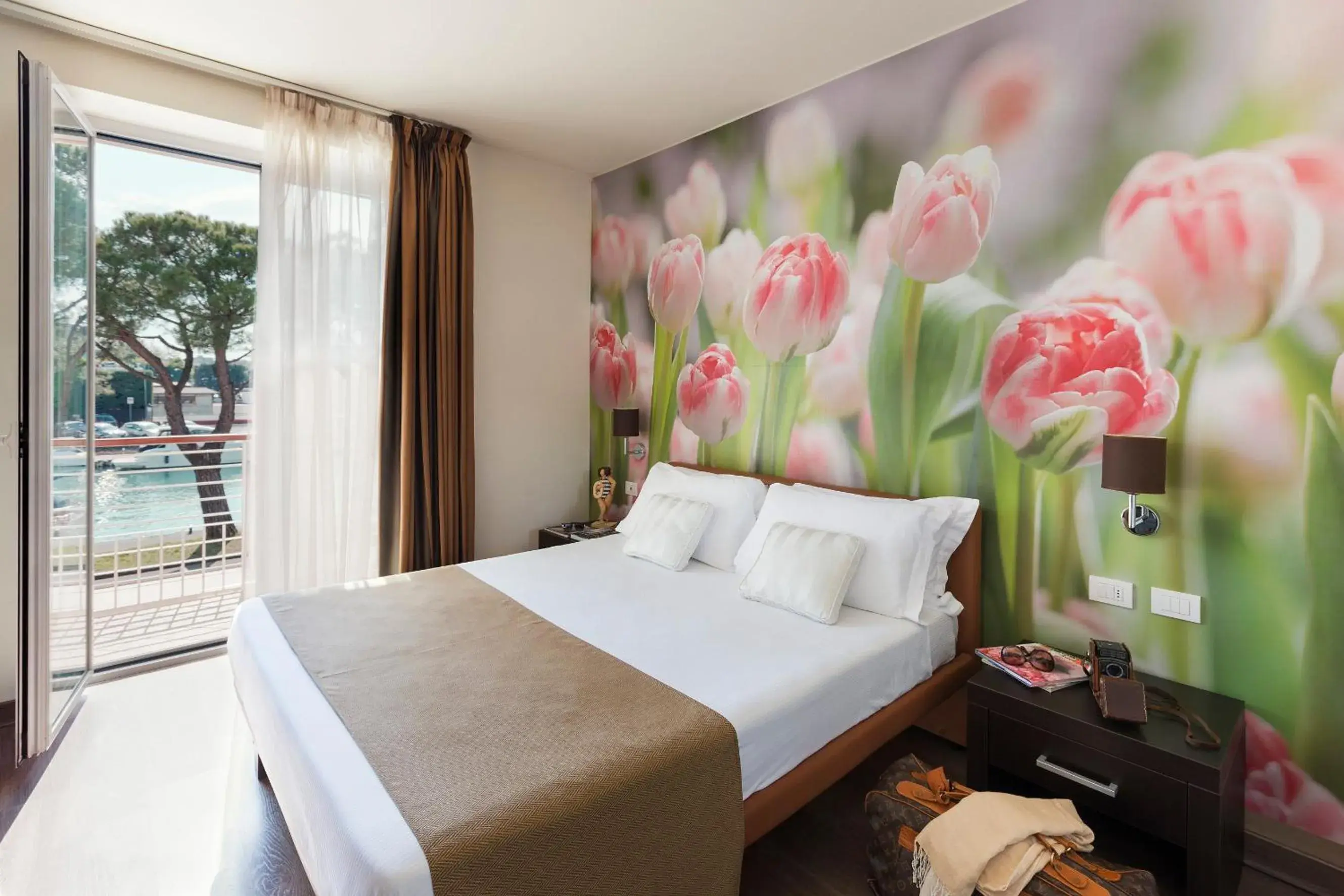 Comfort Double Room with Balcony and Lake View in Hotel Acquadolce Comfort Double Room with Balcony and Lake View in Hotel Acquadolce