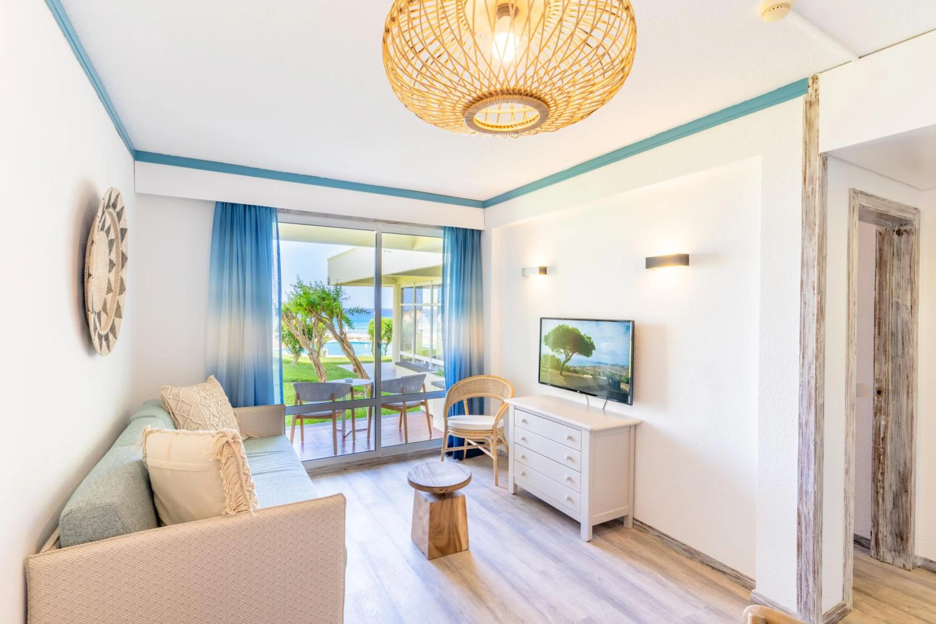 TV and multimedia in Vila Baleira Suites