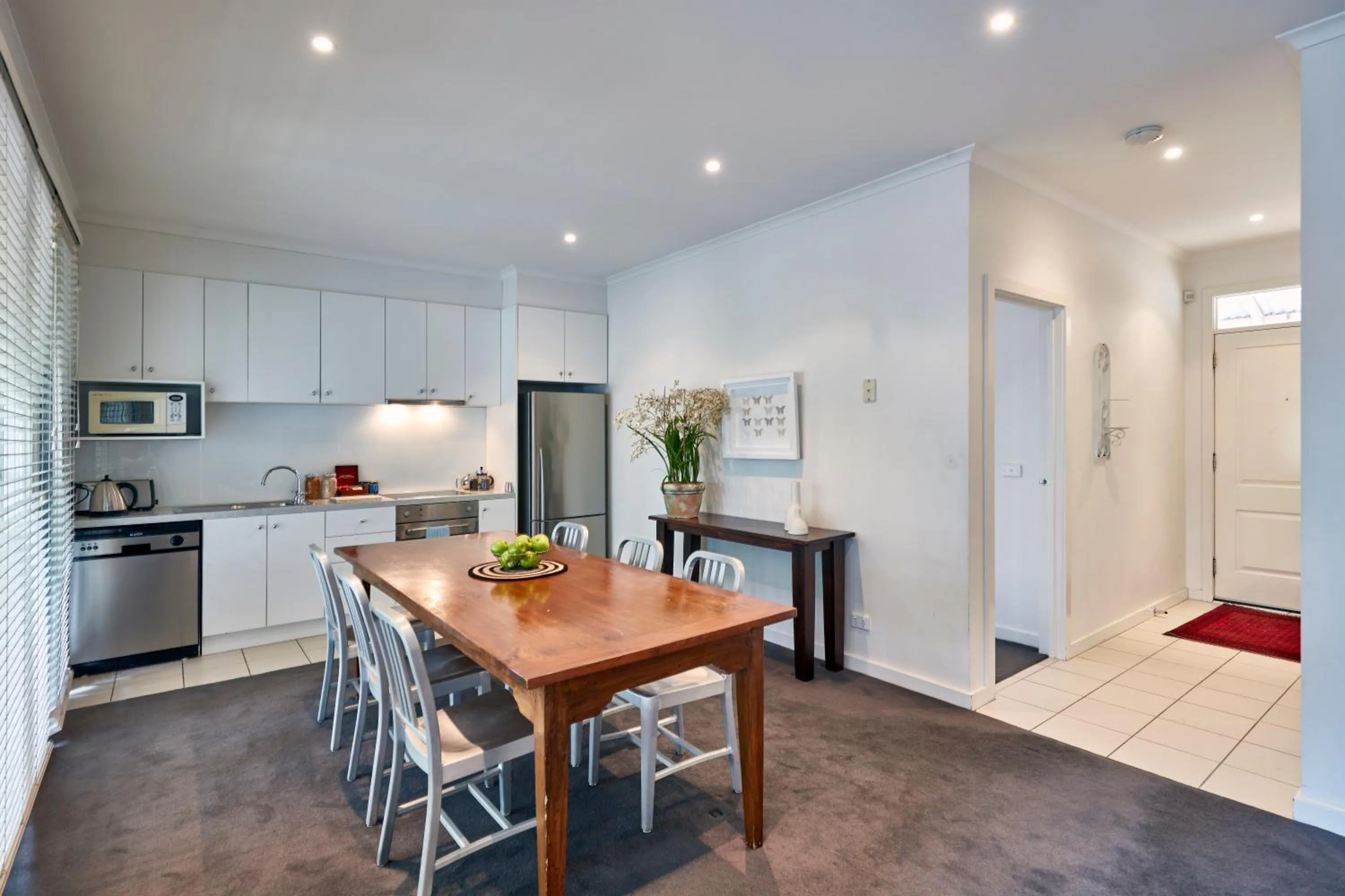 Kitchen or kitchenette in Mews Cottages