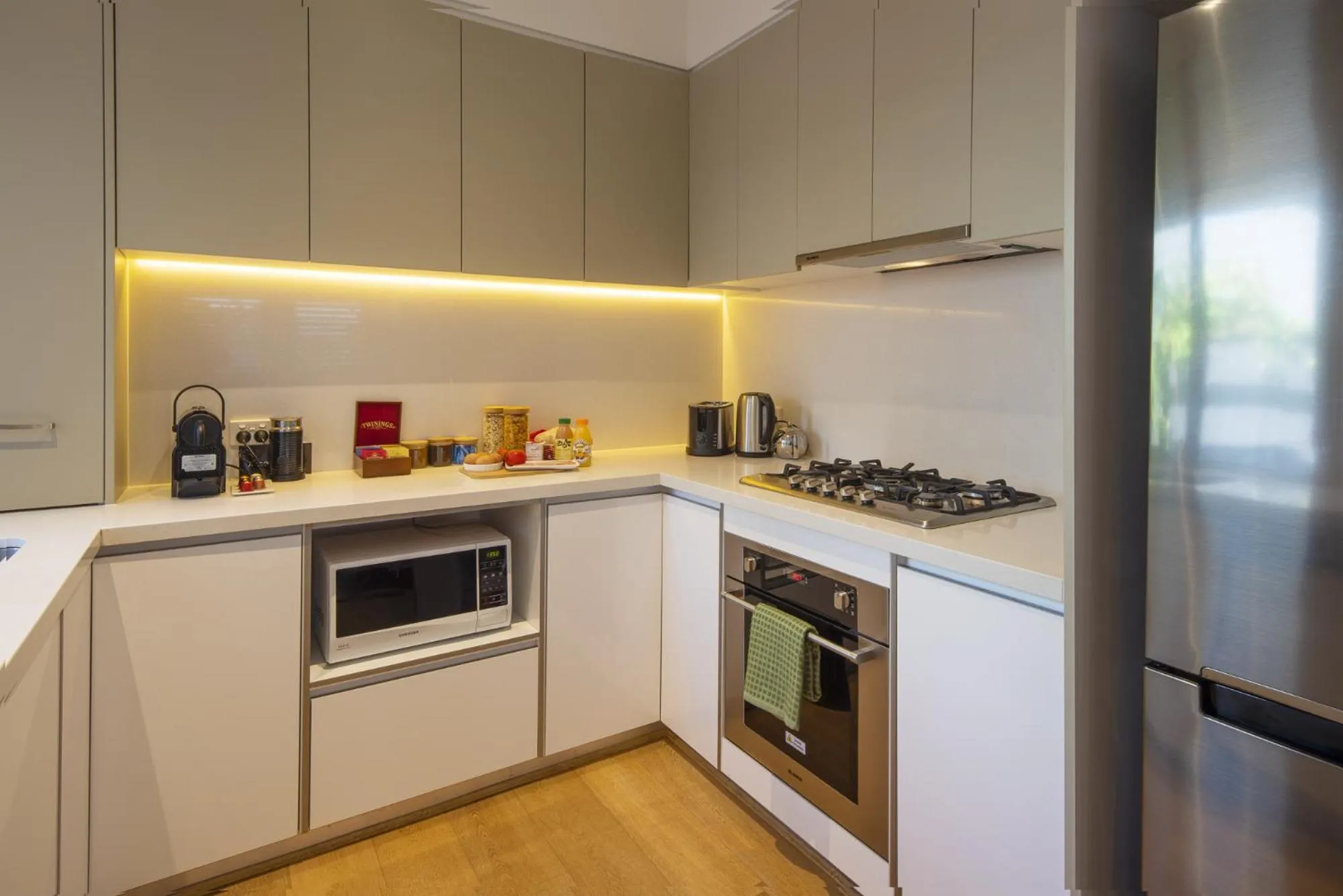 Kitchen or kitchenette in Mews Cottages