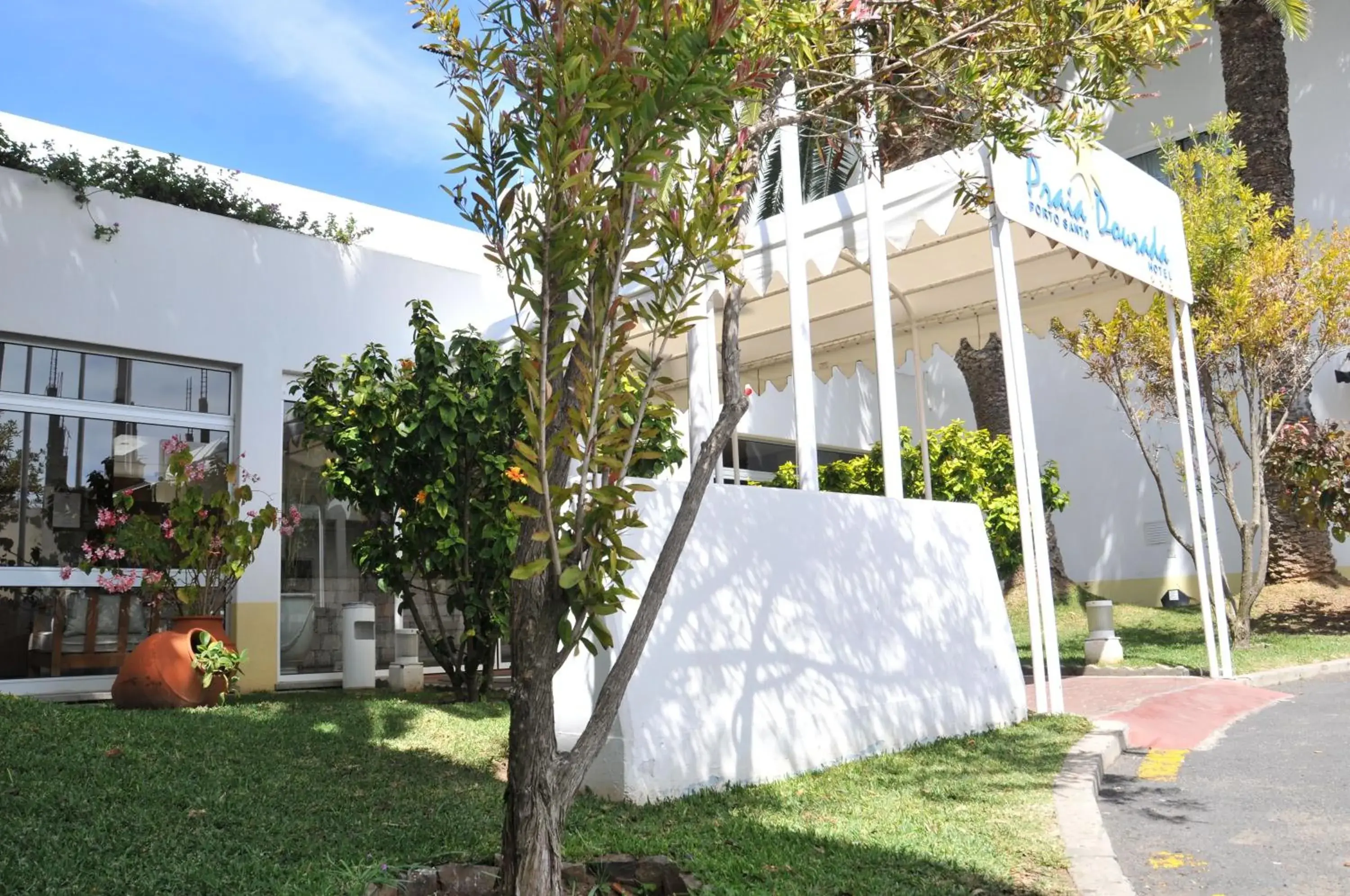 Facade/entrance in Hotel Praia Dourada Facade/entrance in Hotel Praia Dourada