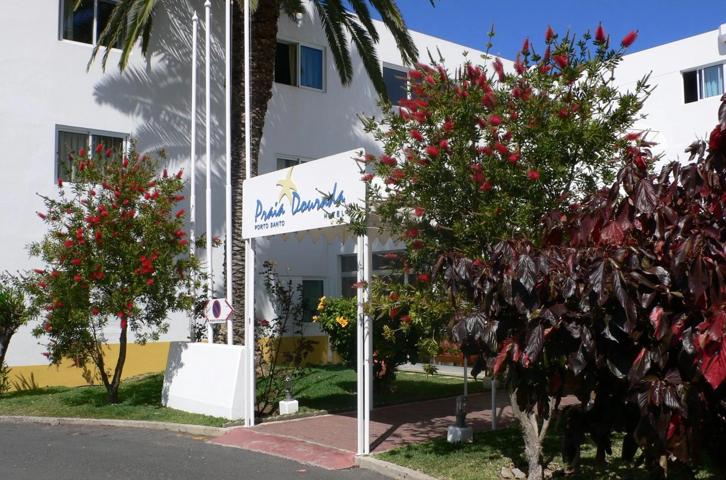 Facade/entrance in Hotel Praia Dourada