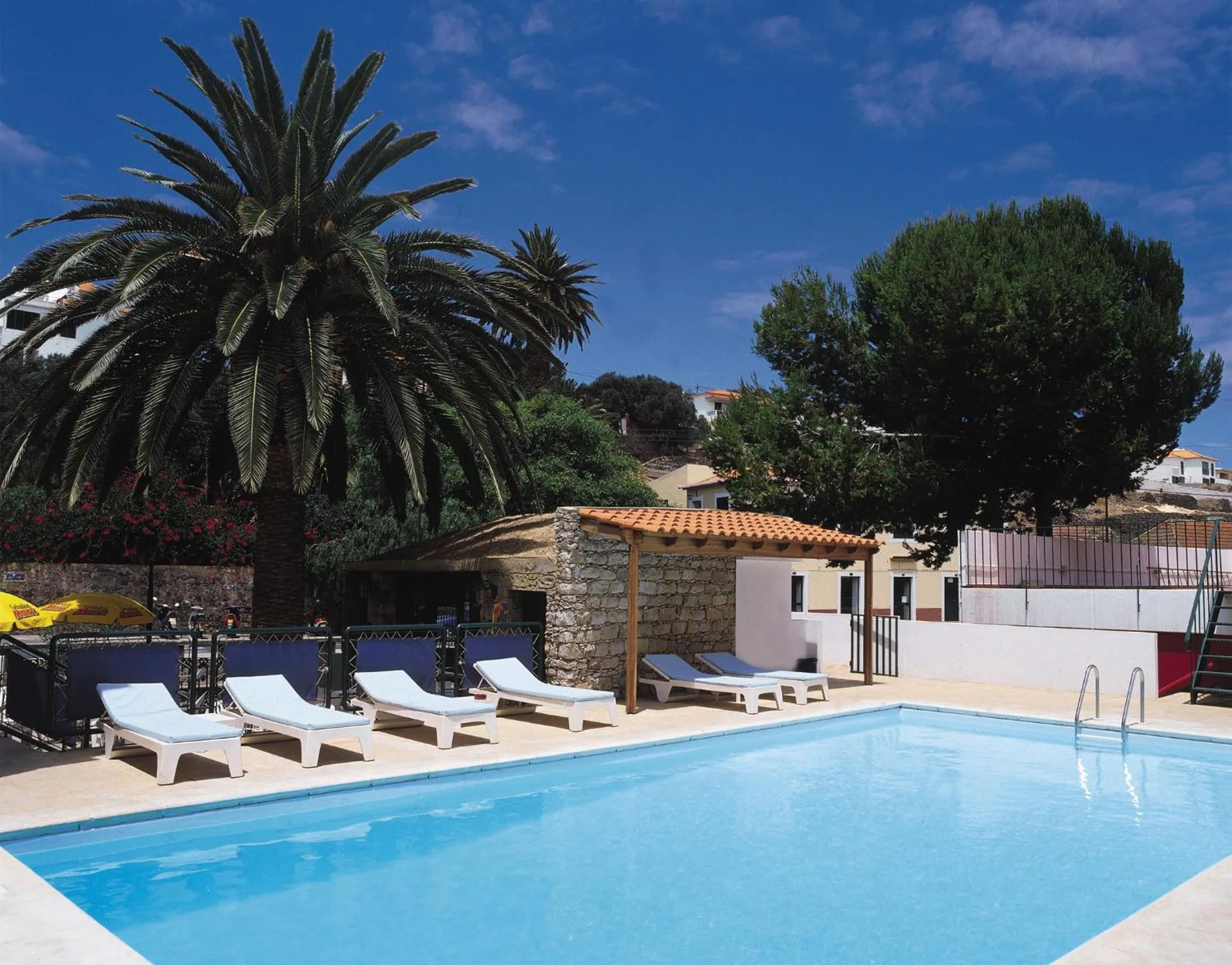 Swimming pool in Hotel Praia Dourada