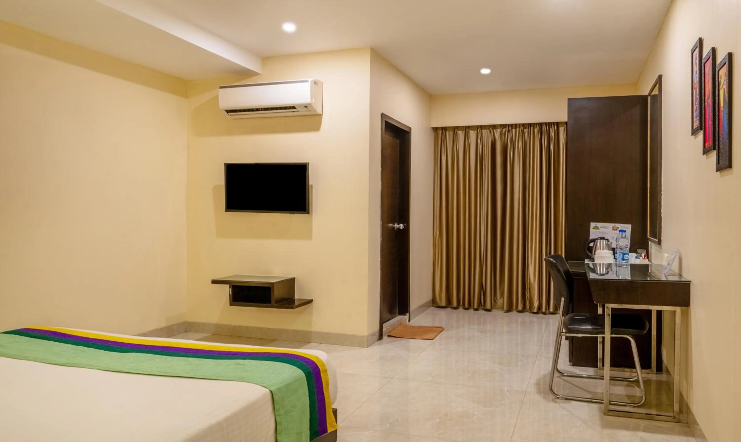 Bedroom, Bed in Treebo Acsys, Gachibowli