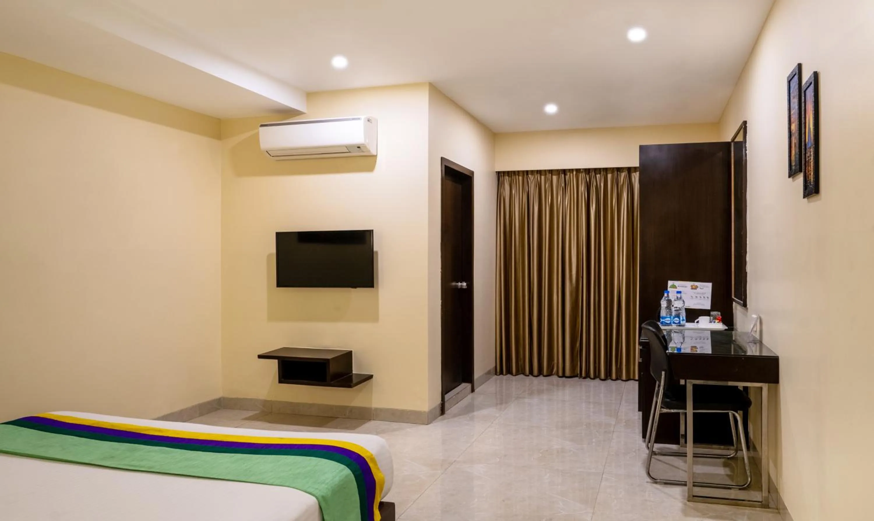 Bedroom, Bed in Treebo Acsys, Gachibowli
