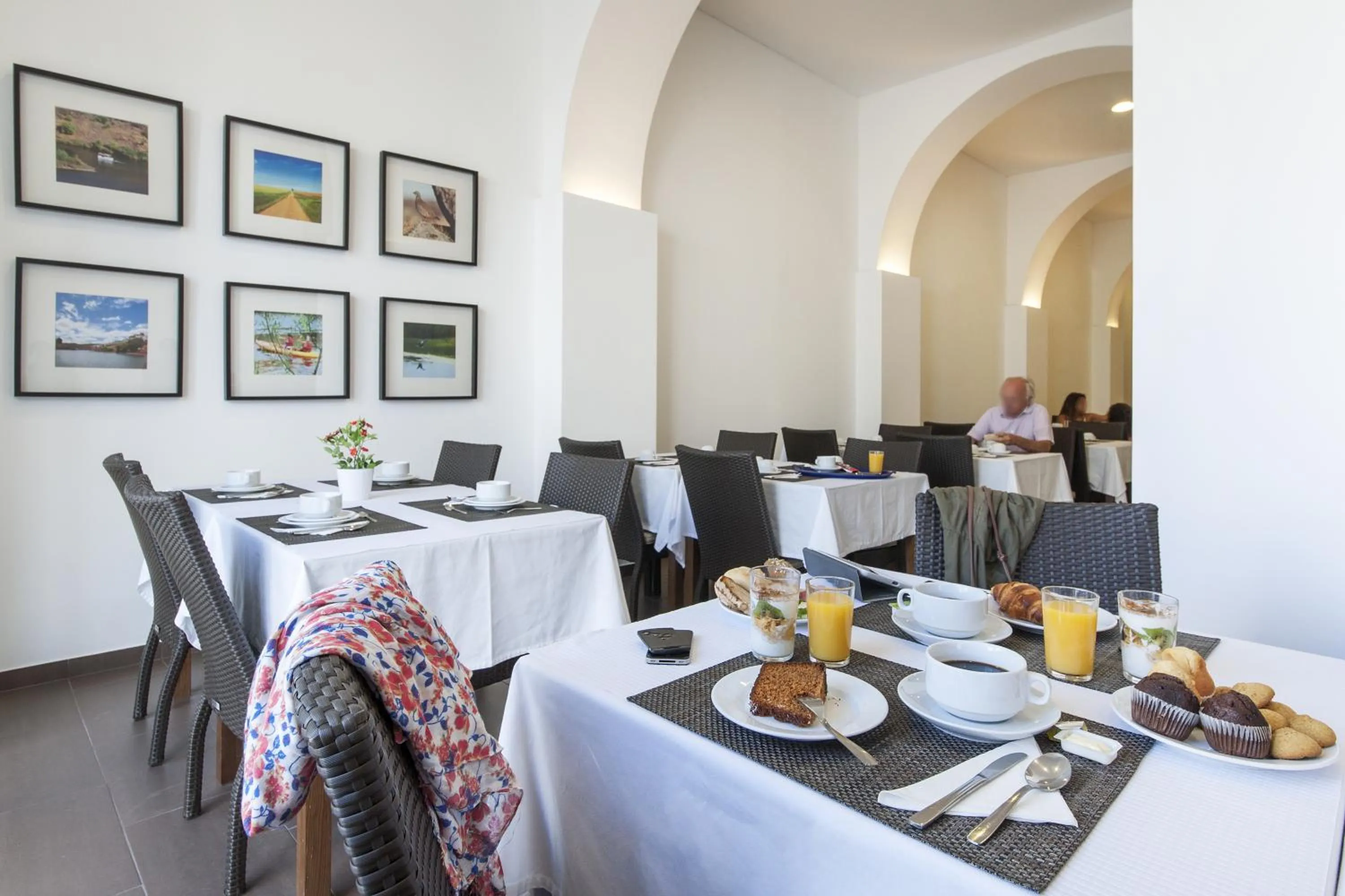 Restaurant/places to eat in Beira Rio