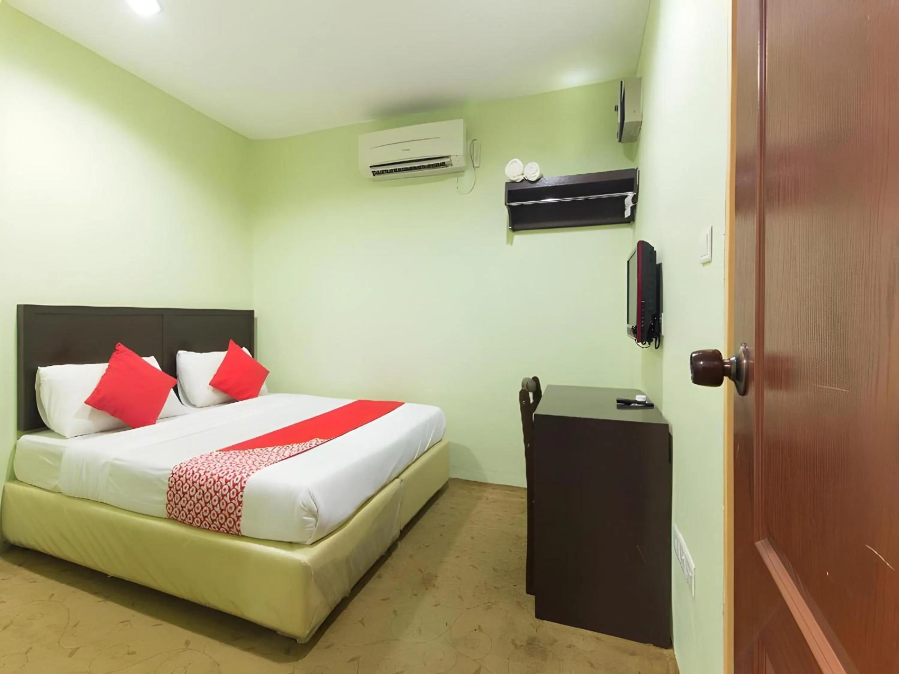 Photo of the whole room, Bed in Amani Hotel