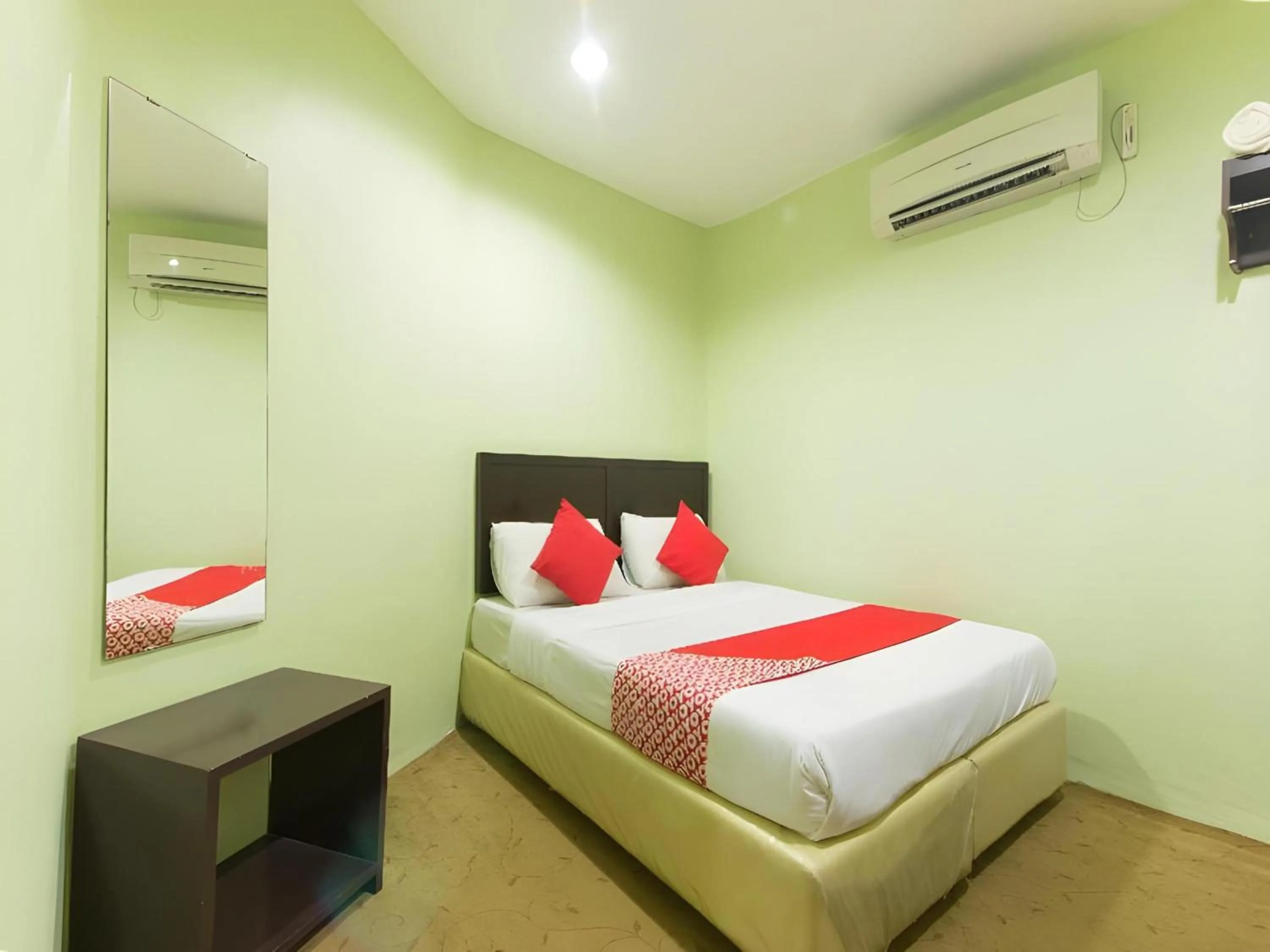 Photo of the whole room, Bed in Amani Hotel