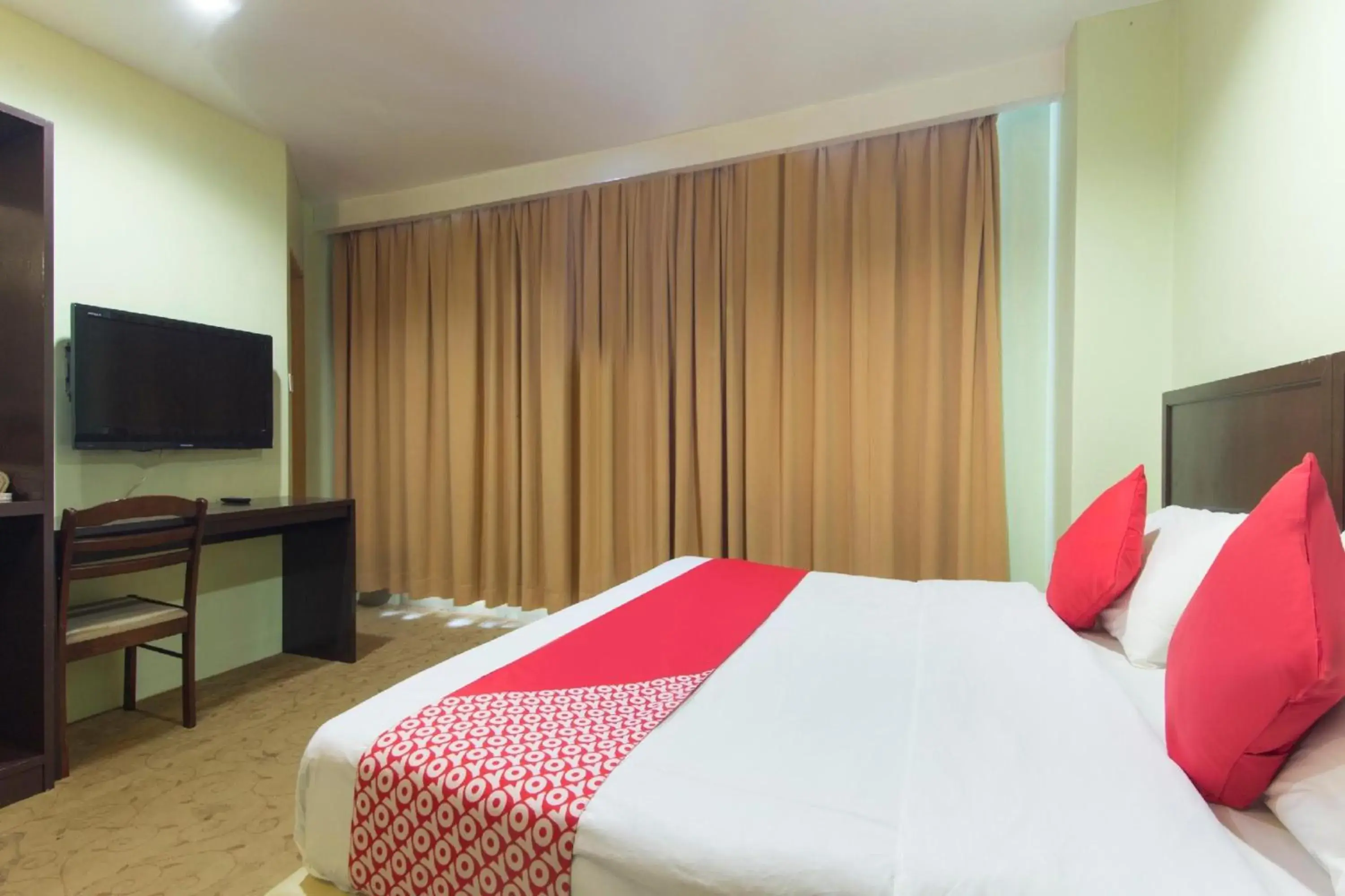 Deluxe King Room in Amani Hotel Deluxe King Room in Amani Hotel