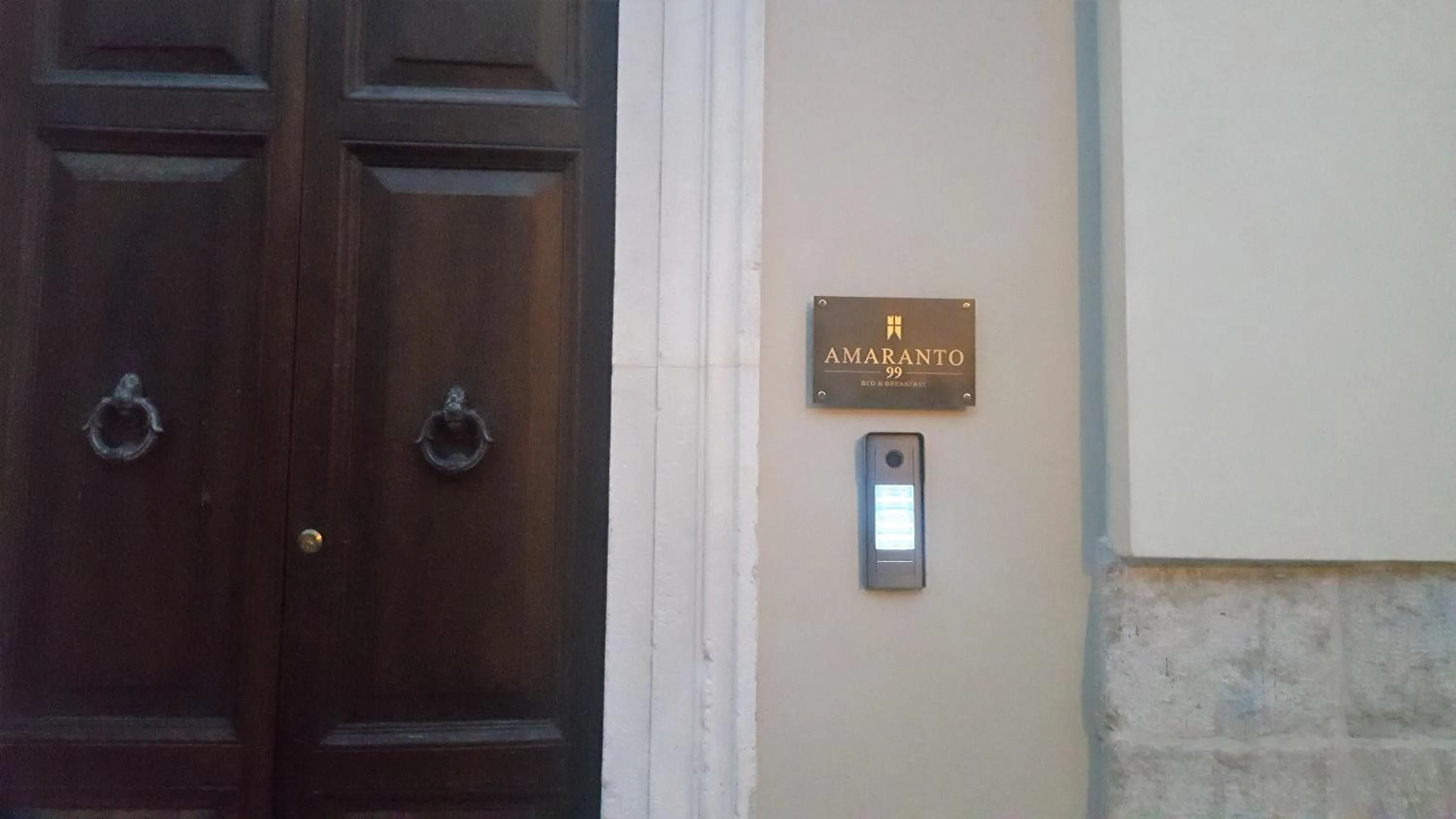 Facade/entrance in Amaranto99