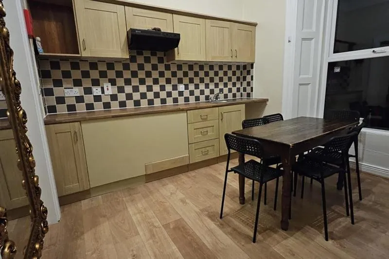 Kitchen or kitchenette in Bush Hotel