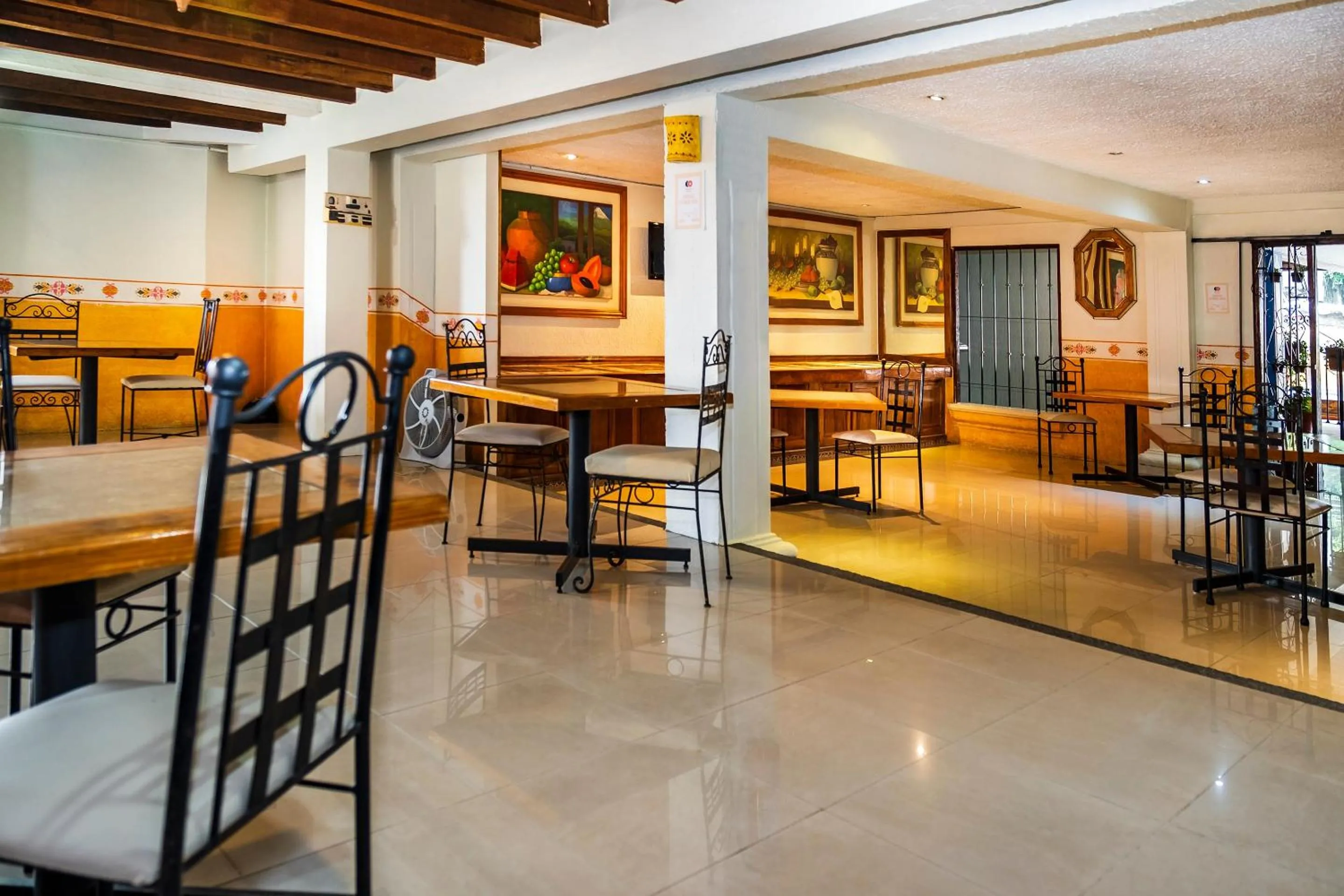 Restaurant/places to eat in Capital O Hotel Central, Xalapa