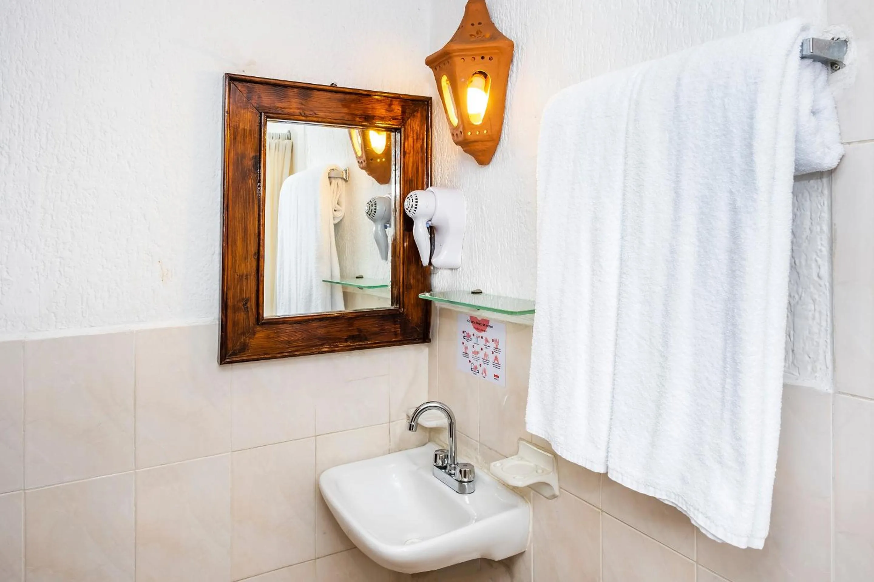 Bathroom in Capital O Hotel Central, Xalapa