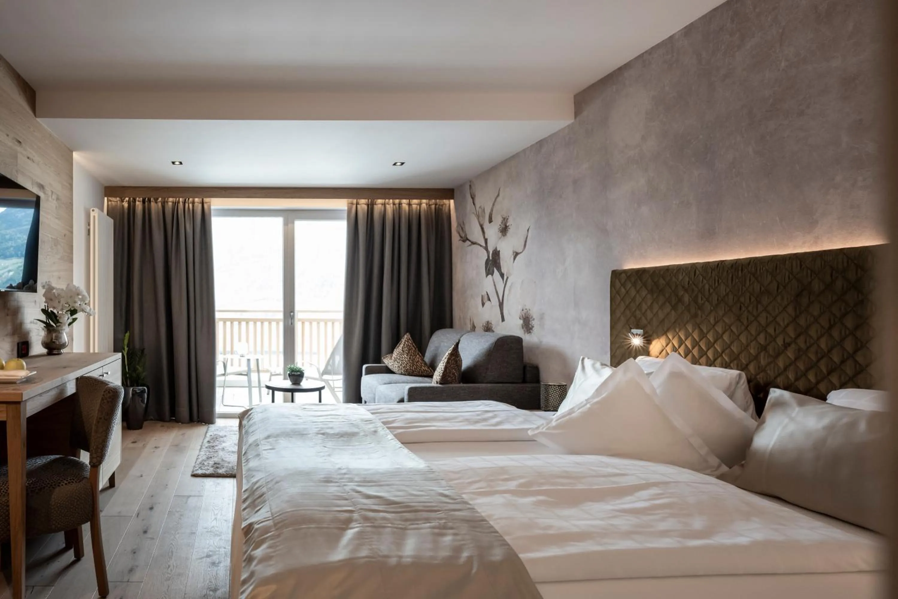 Bedroom, Bed in Small & Beautiful Hotel Gnaid