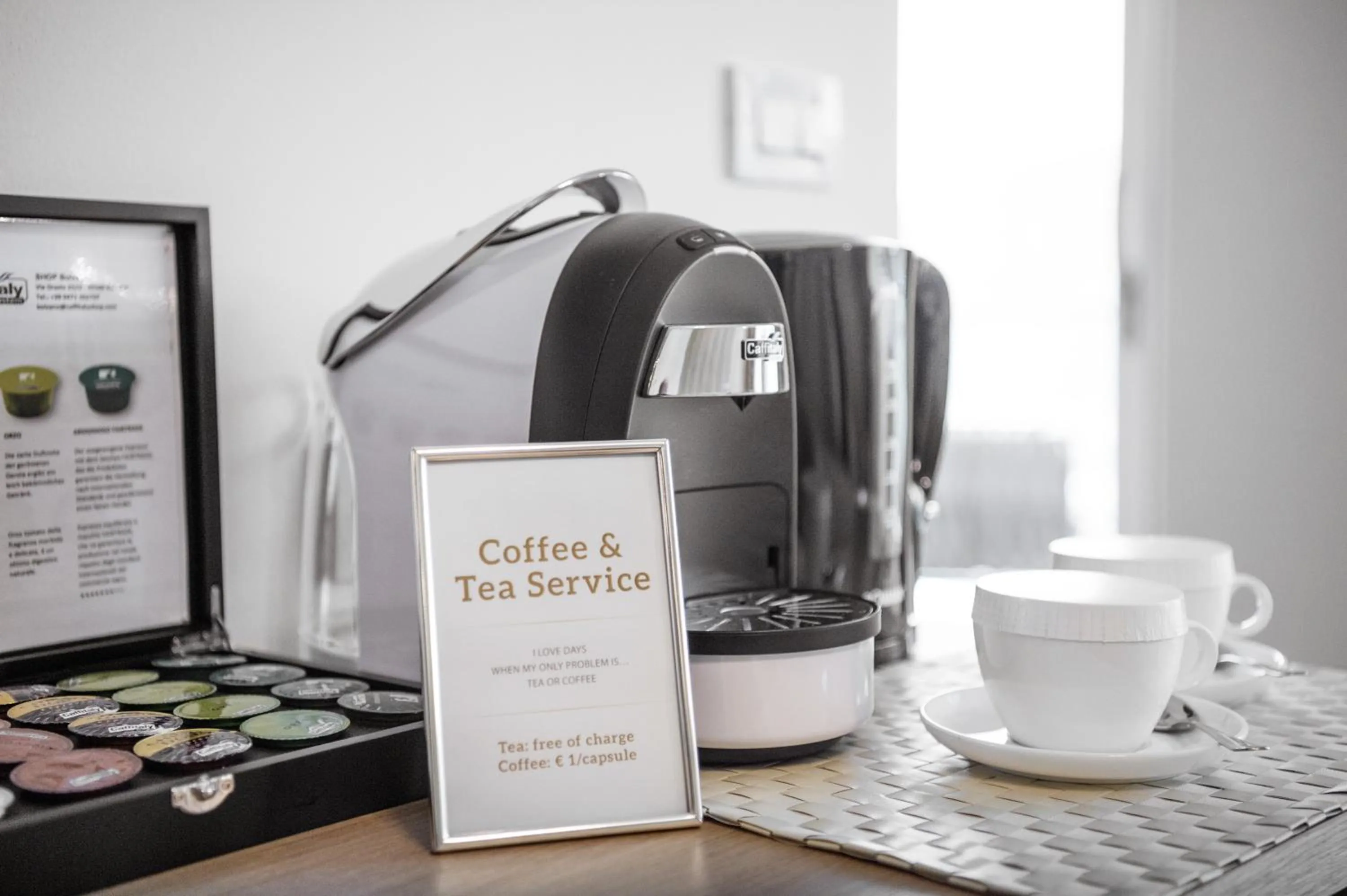 Coffee/tea facilities in Small & Beautiful Hotel Gnaid