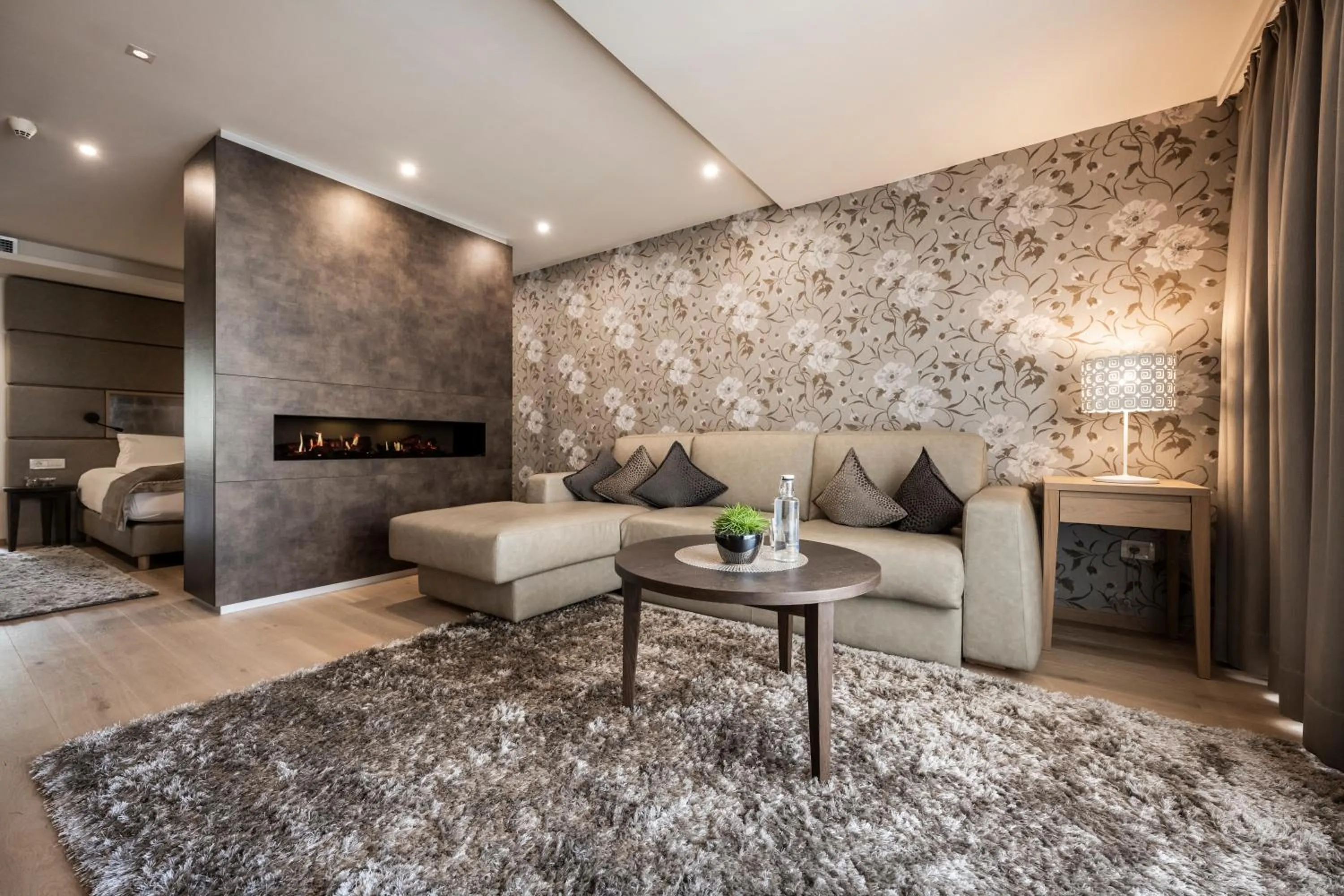 Bedroom, Bed in Small & Beautiful Hotel Gnaid