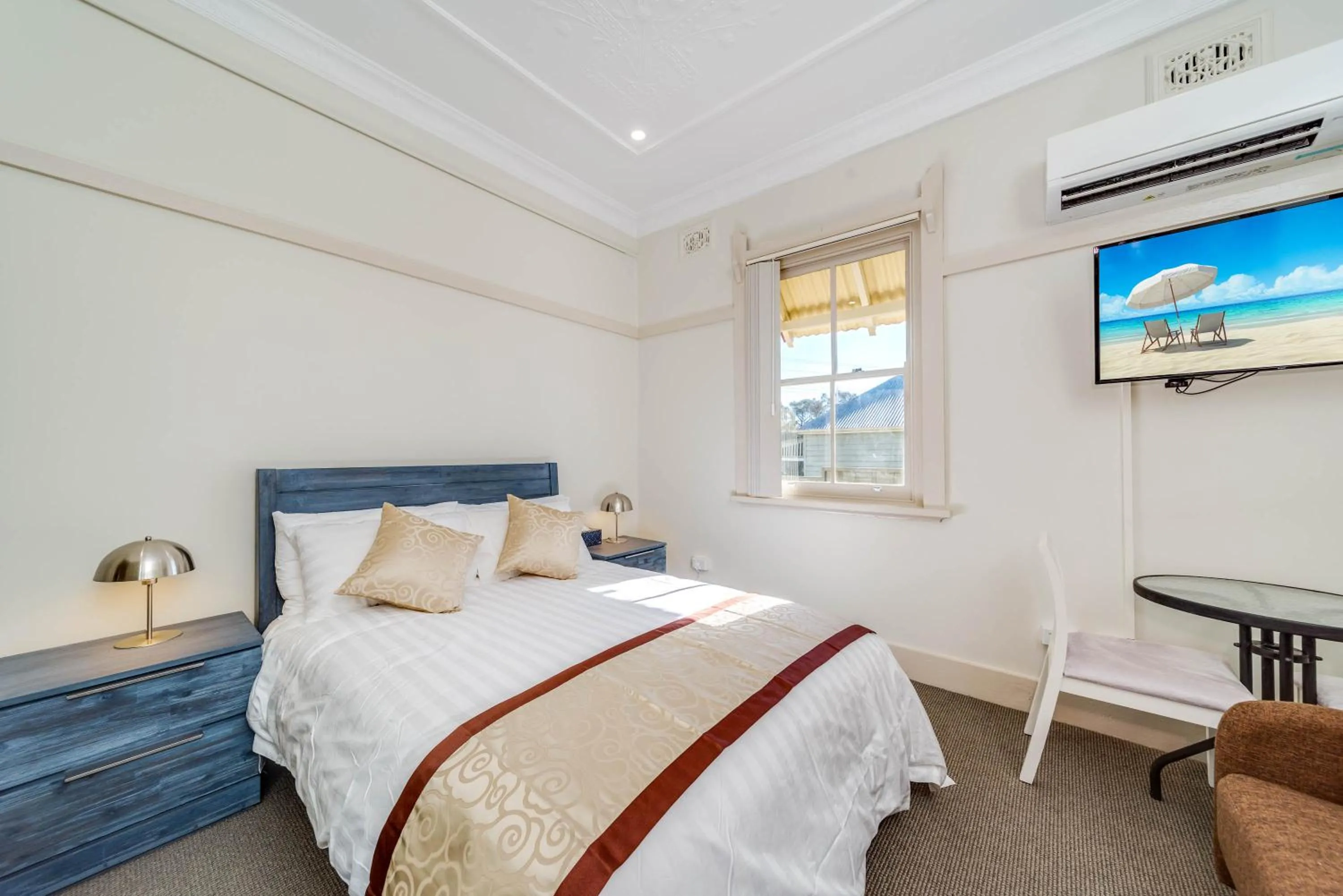 Bed in Marulan Stayz