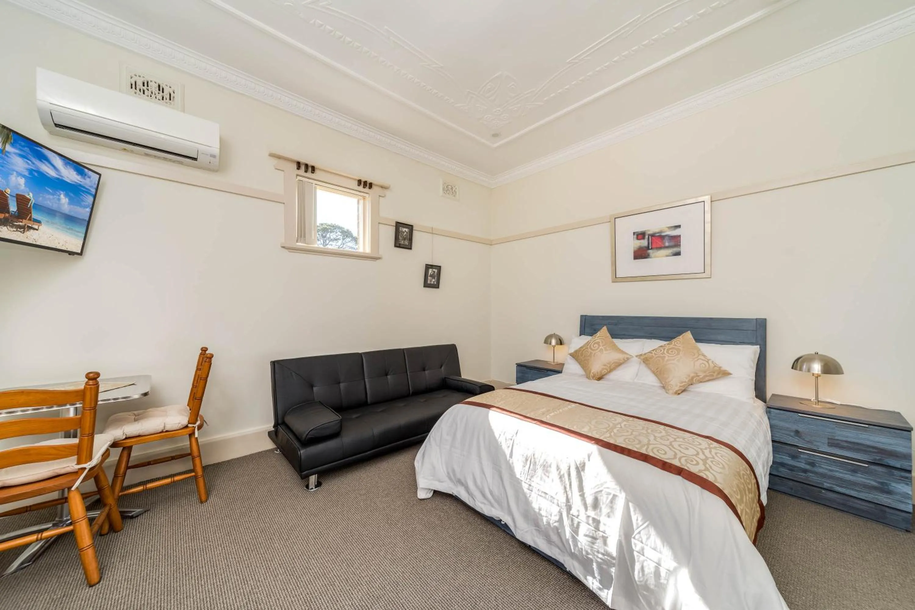 Bed in Marulan Stayz