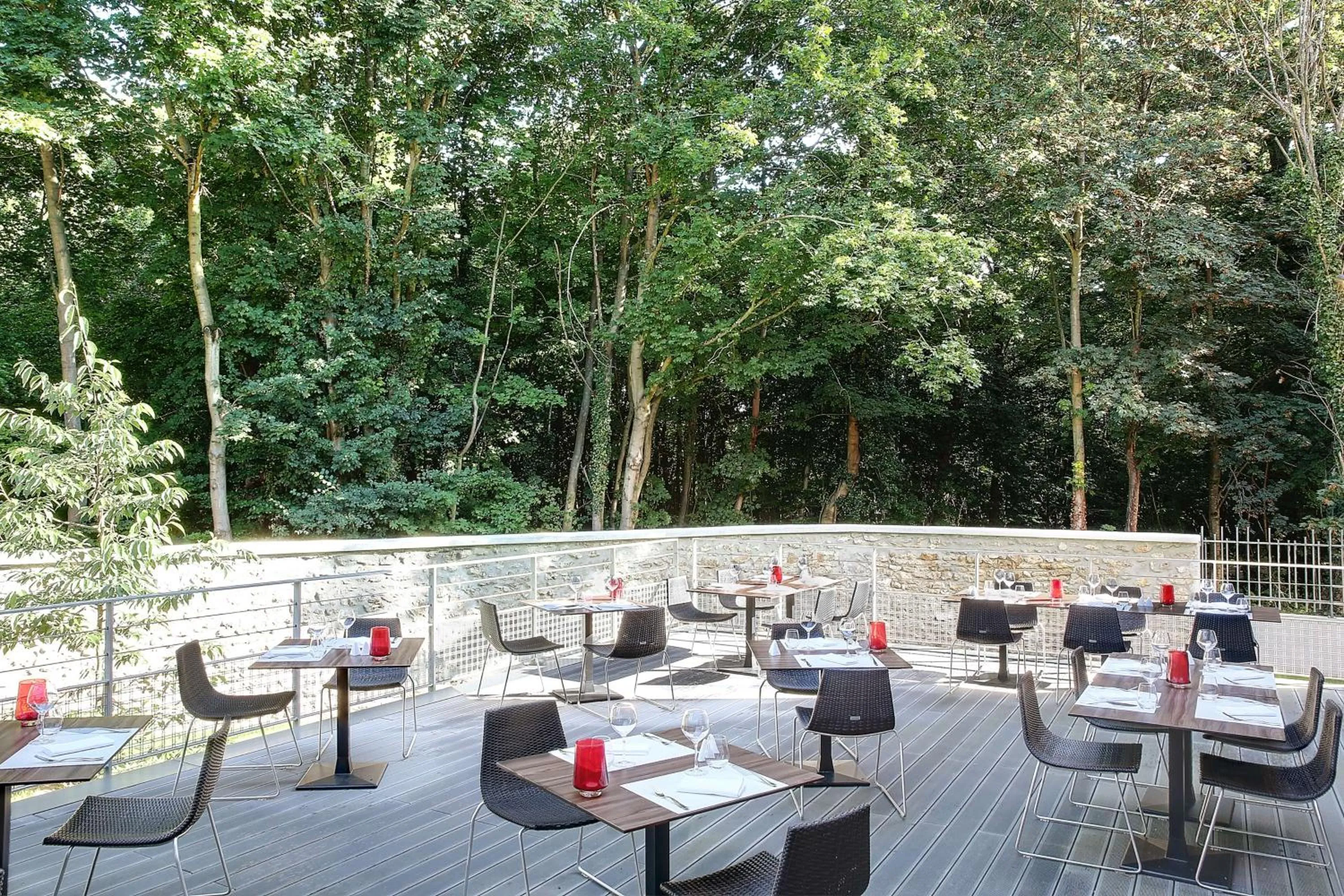 Property building in Best Western Plus Paris Meudon Ermitage