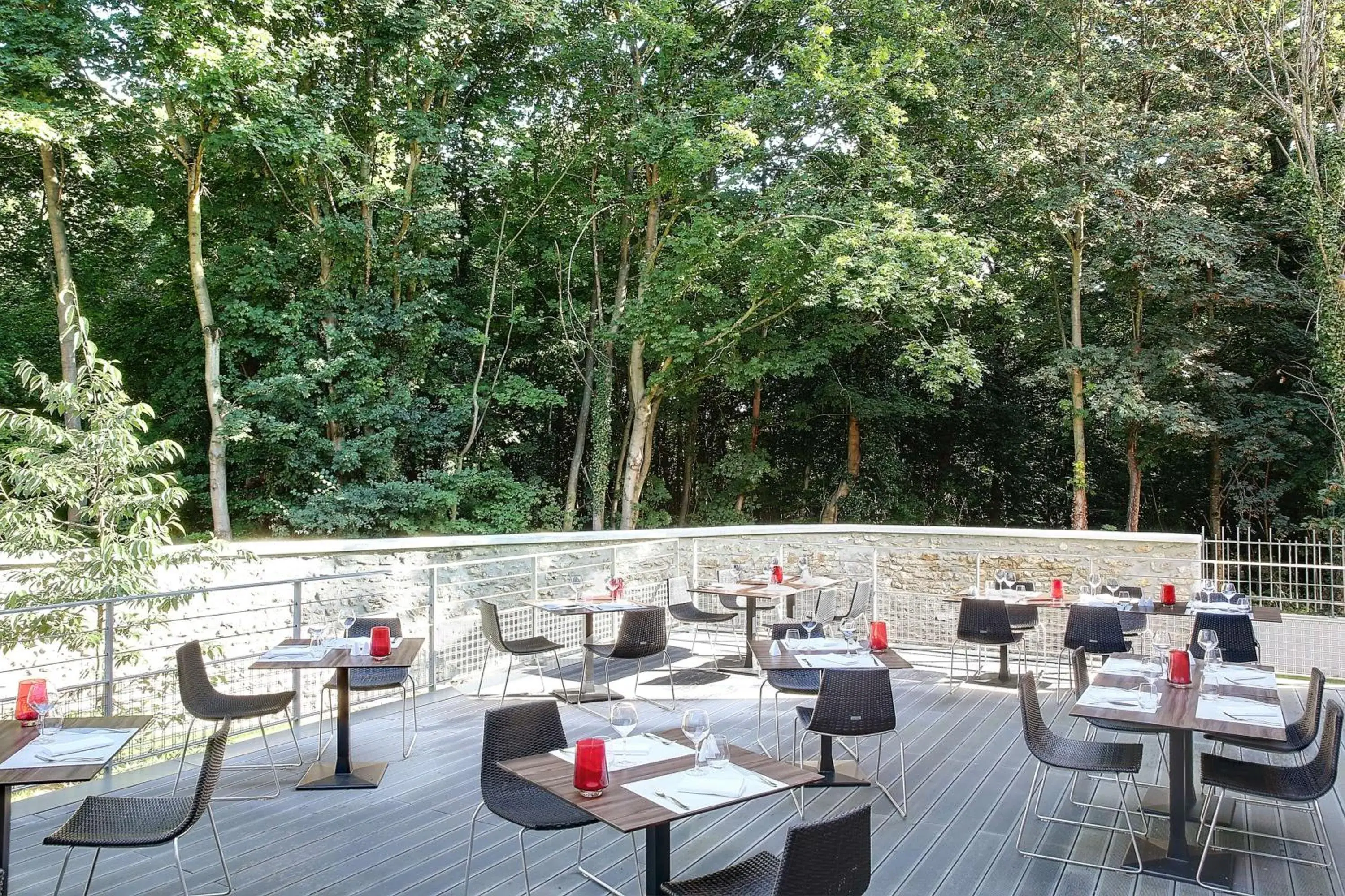 Property building in Best Western Plus Paris Meudon Ermitage Property building in Best Western Plus Paris Meudon Ermitage