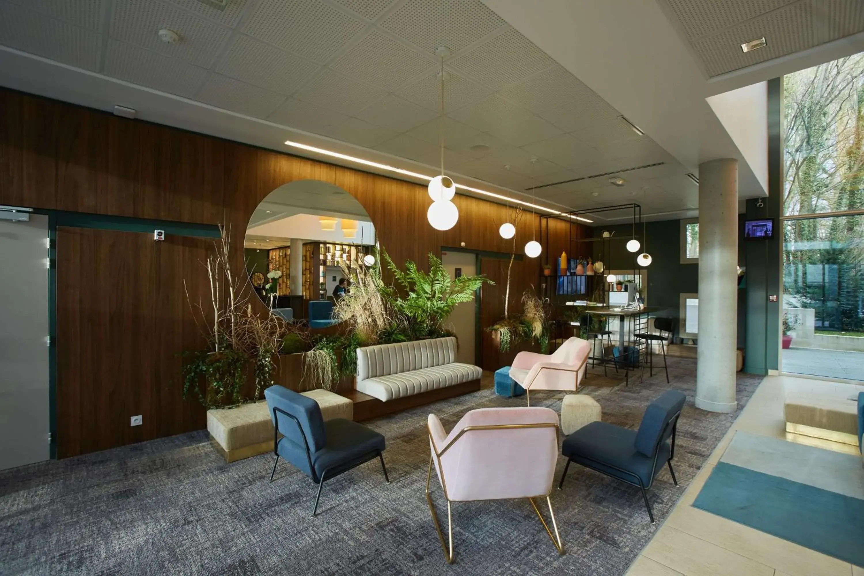 Lobby or reception in Best Western Plus Paris Meudon Ermitage Lobby or reception in Best Western Plus Paris Meudon Ermitage