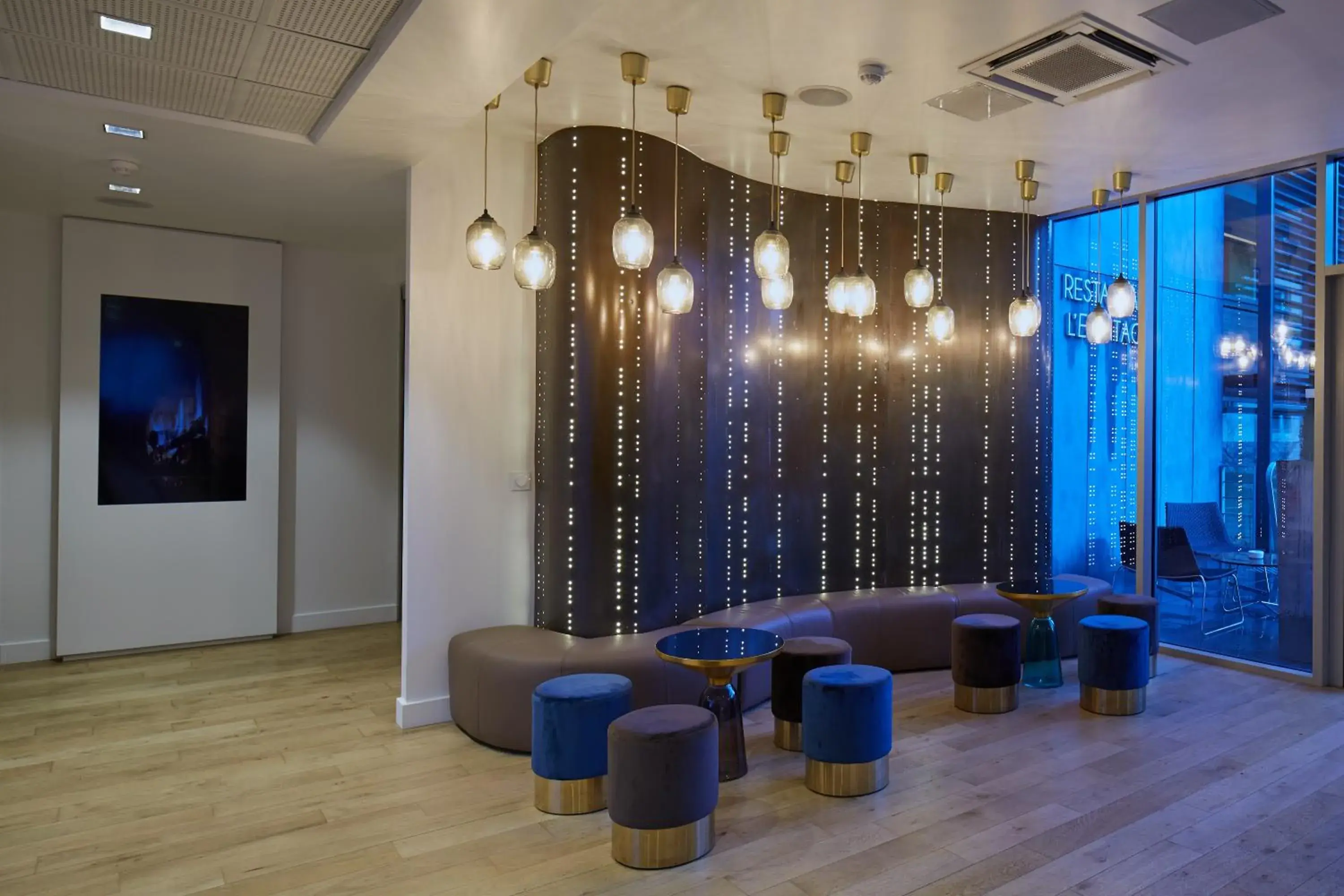 Lobby or reception in Best Western Plus Paris Meudon Ermitage Lobby or reception in Best Western Plus Paris Meudon Ermitage