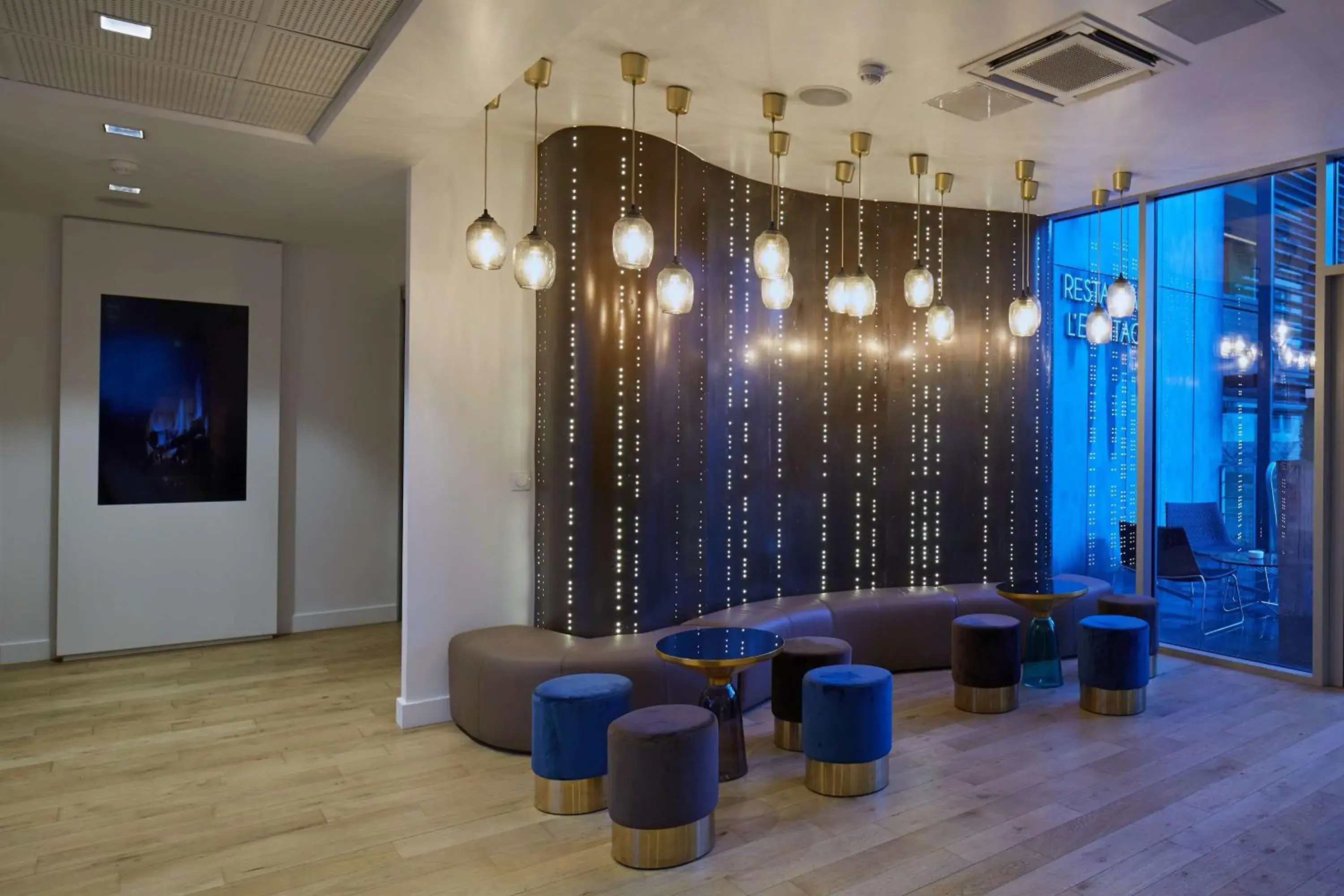 Lobby or reception in Best Western Plus Paris Meudon Ermitage Lobby or reception in Best Western Plus Paris Meudon Ermitage