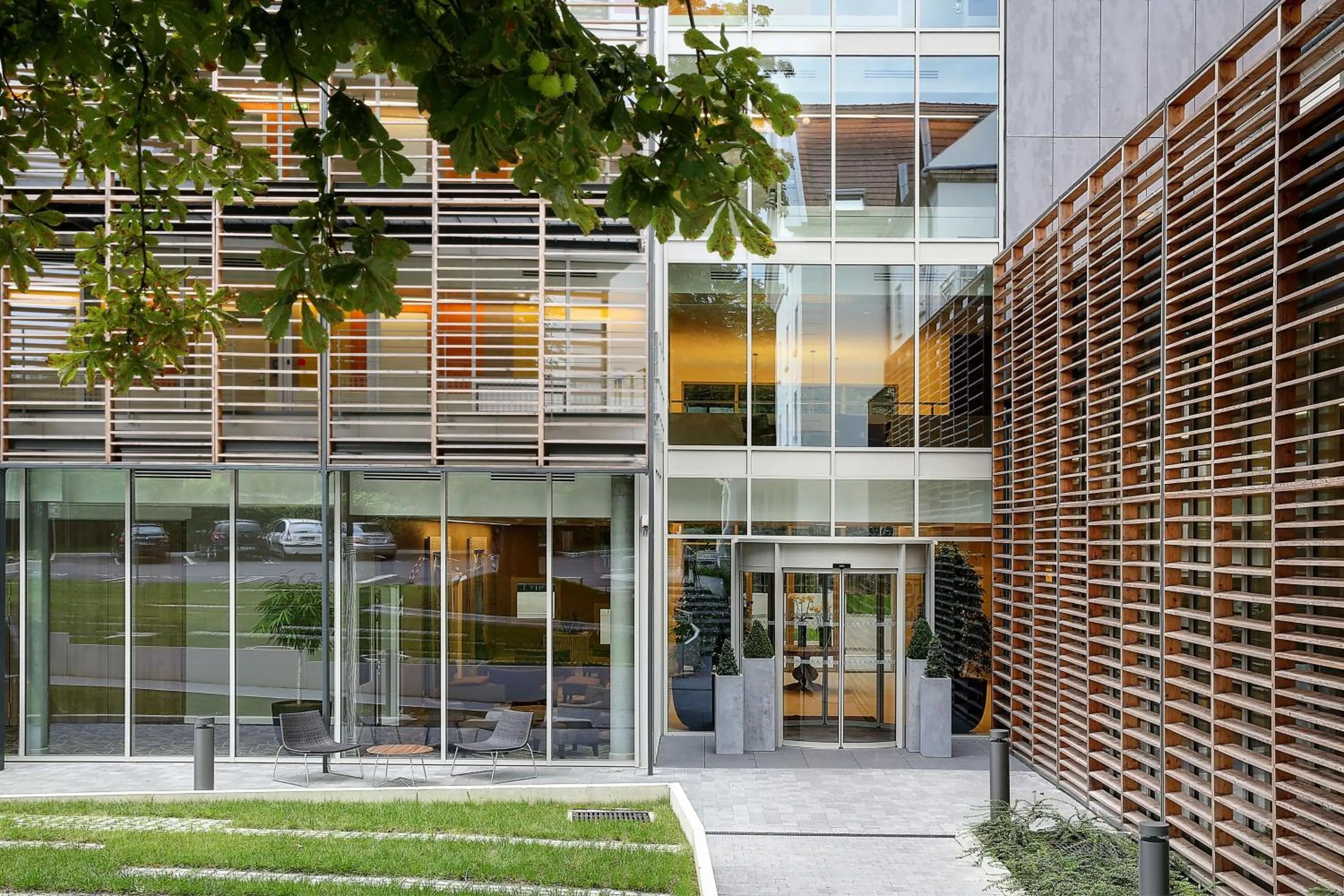 Property building in Best Western Plus Paris Meudon Ermitage